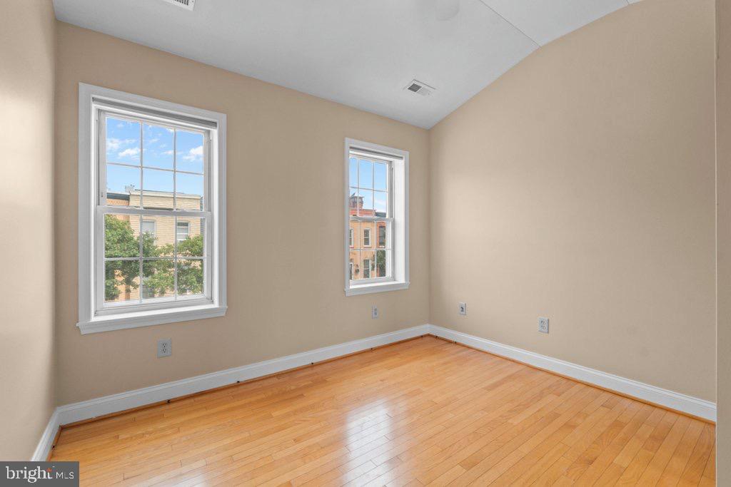 LOCUST POINT - Residential