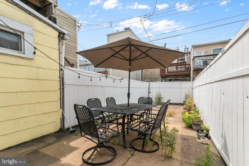 LOCUST POINT - Residential