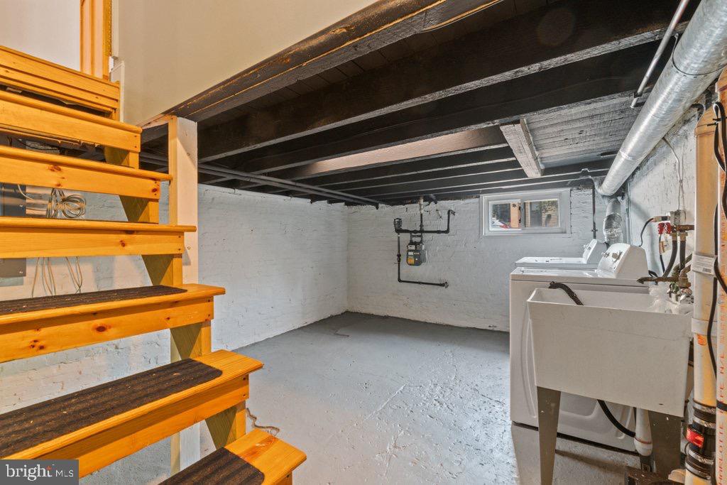 LOCUST POINT - Residential