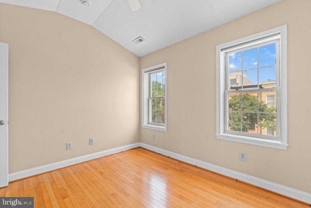 LOCUST POINT - Residential