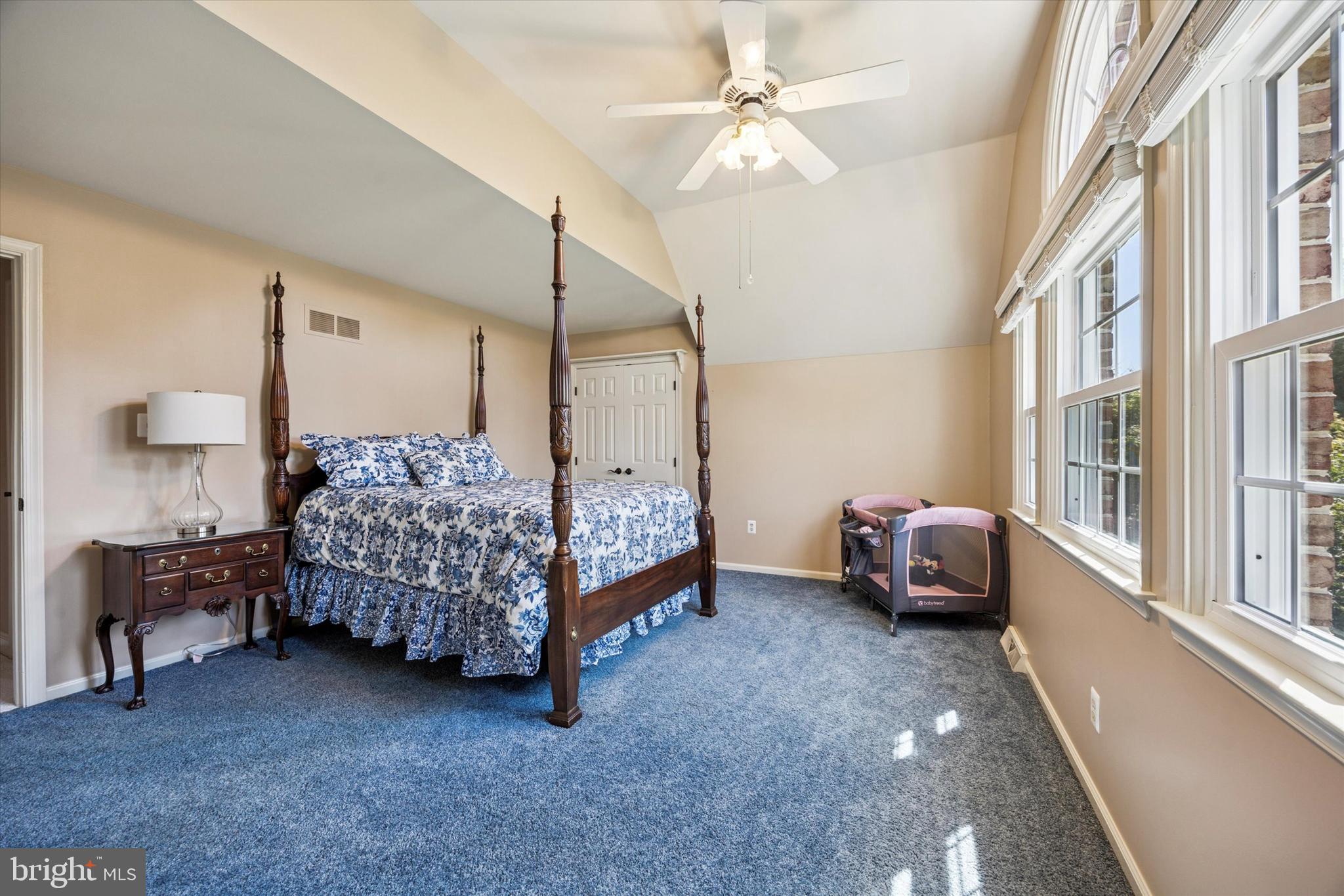 HILLCREST MDWS - Residential