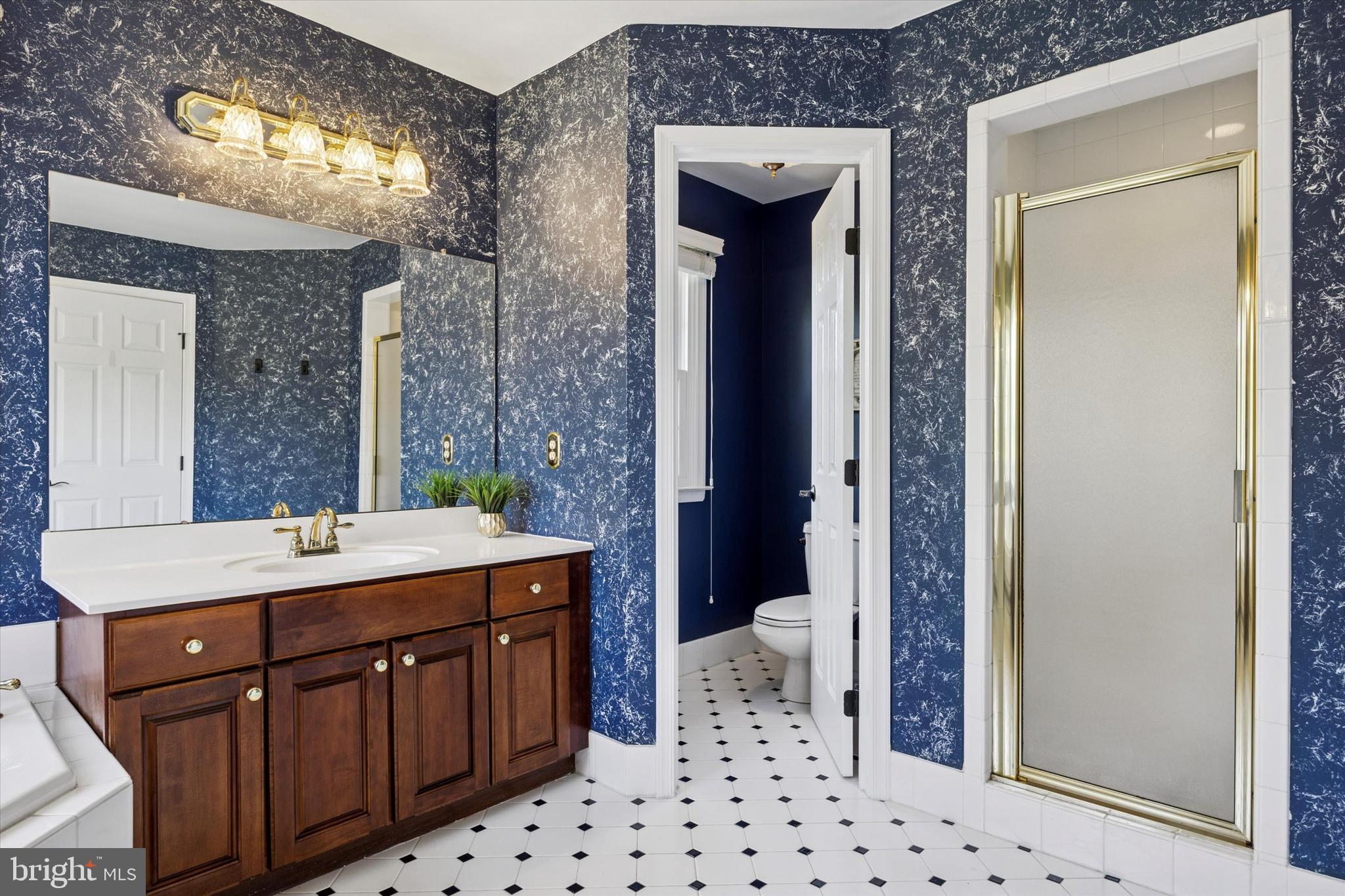 HILLCREST MDWS - Residential