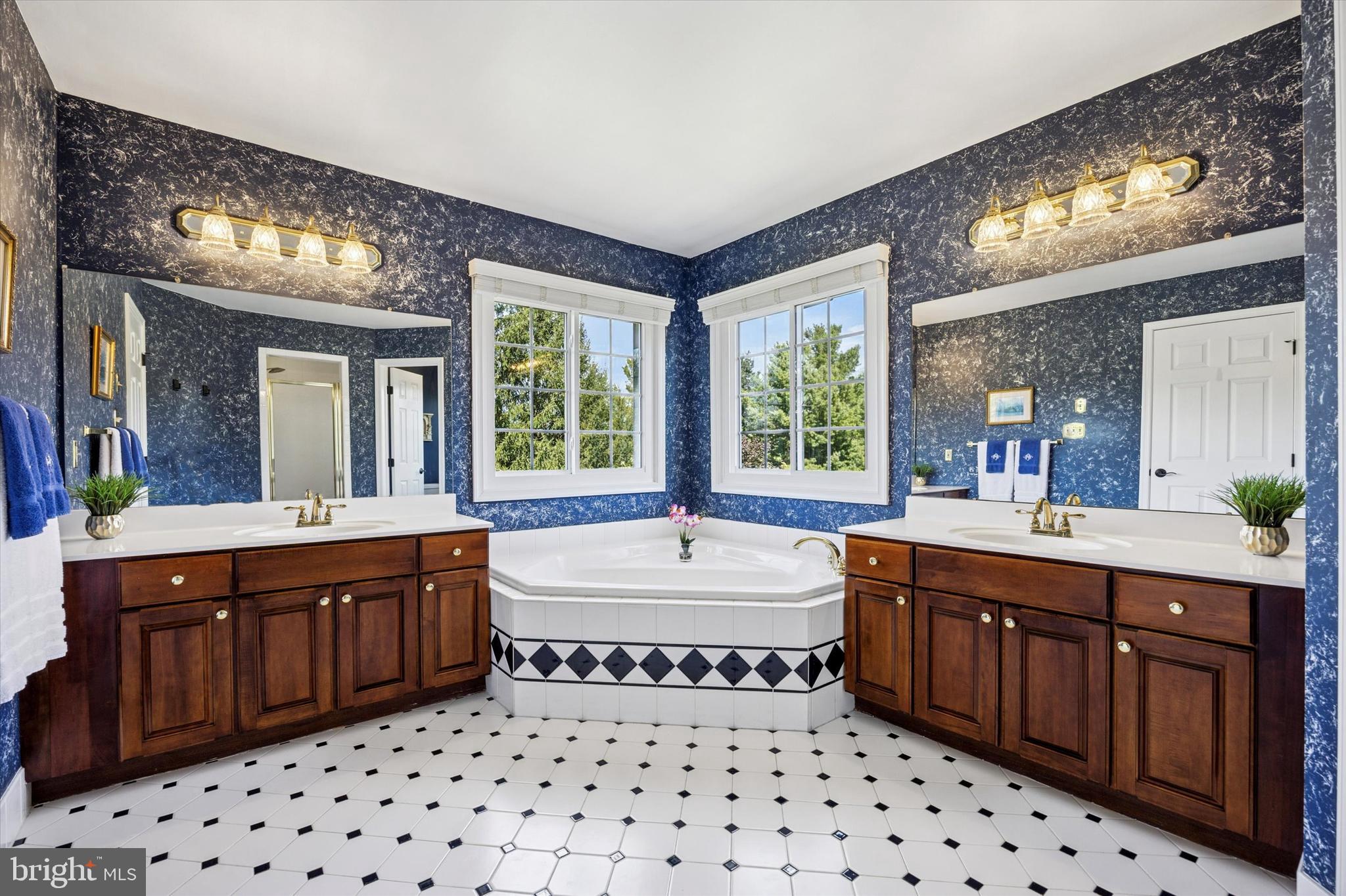 HILLCREST MDWS - Residential