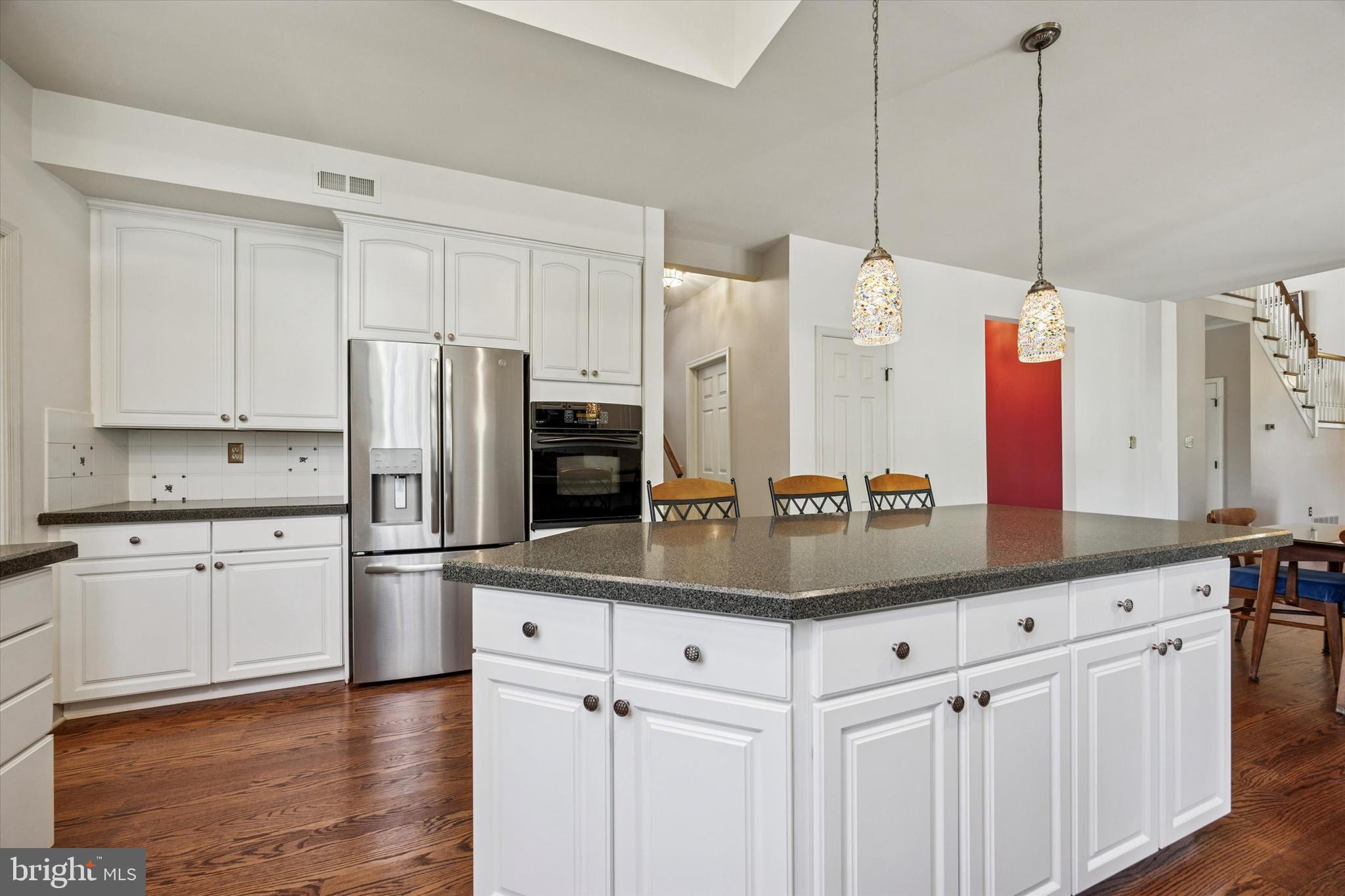 HILLCREST MDWS - Residential