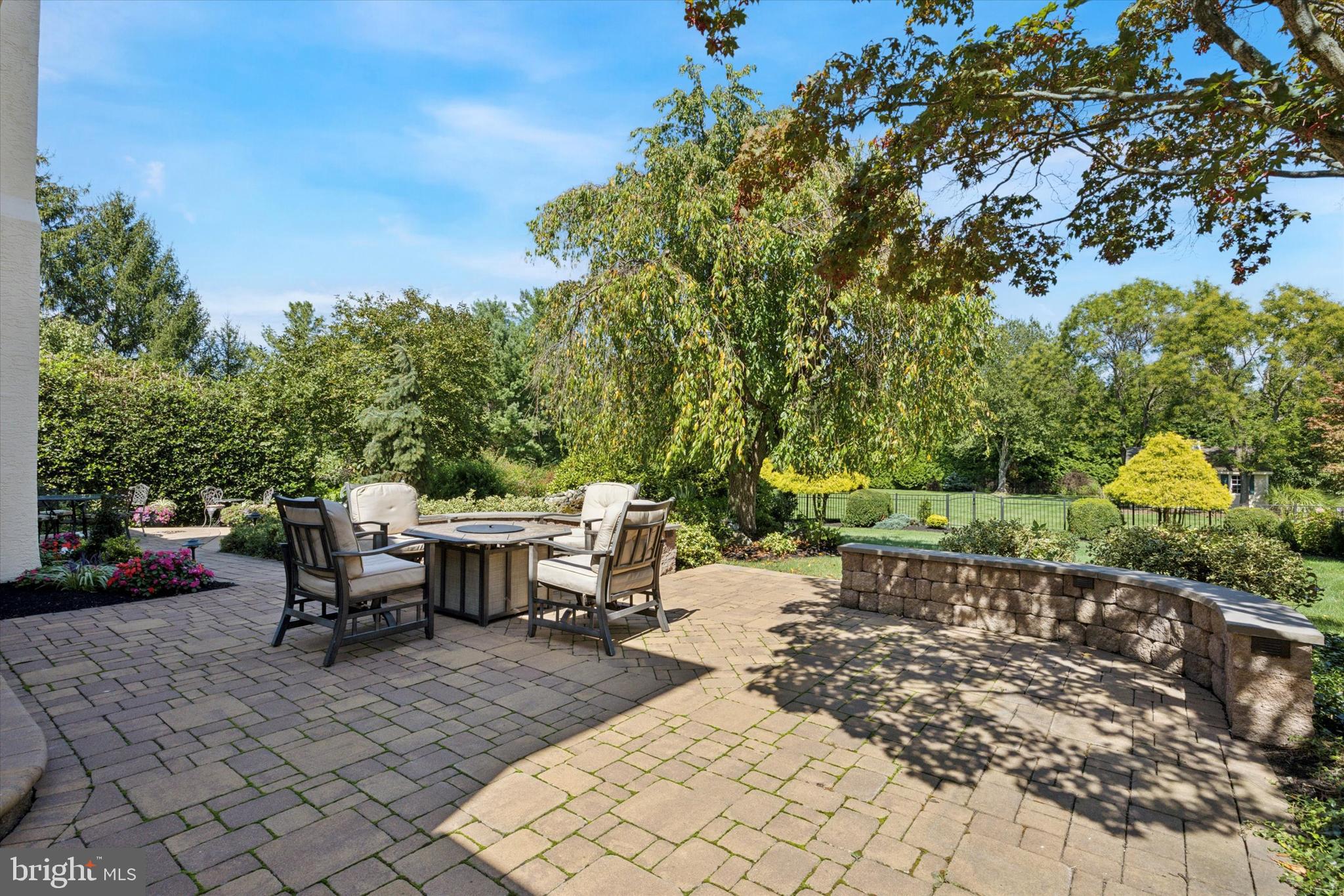 HILLCREST MDWS - Residential