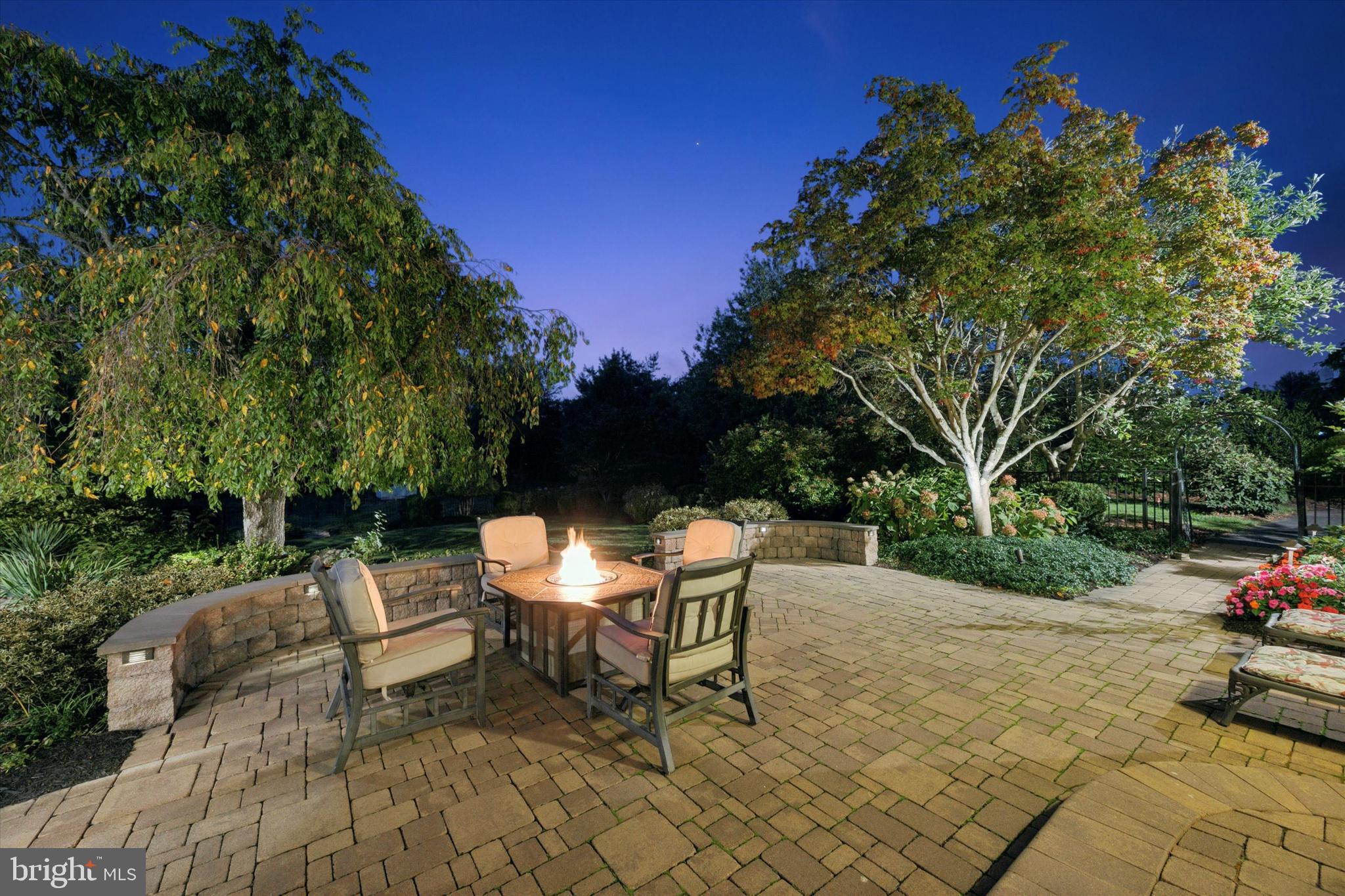 HILLCREST MDWS - Residential