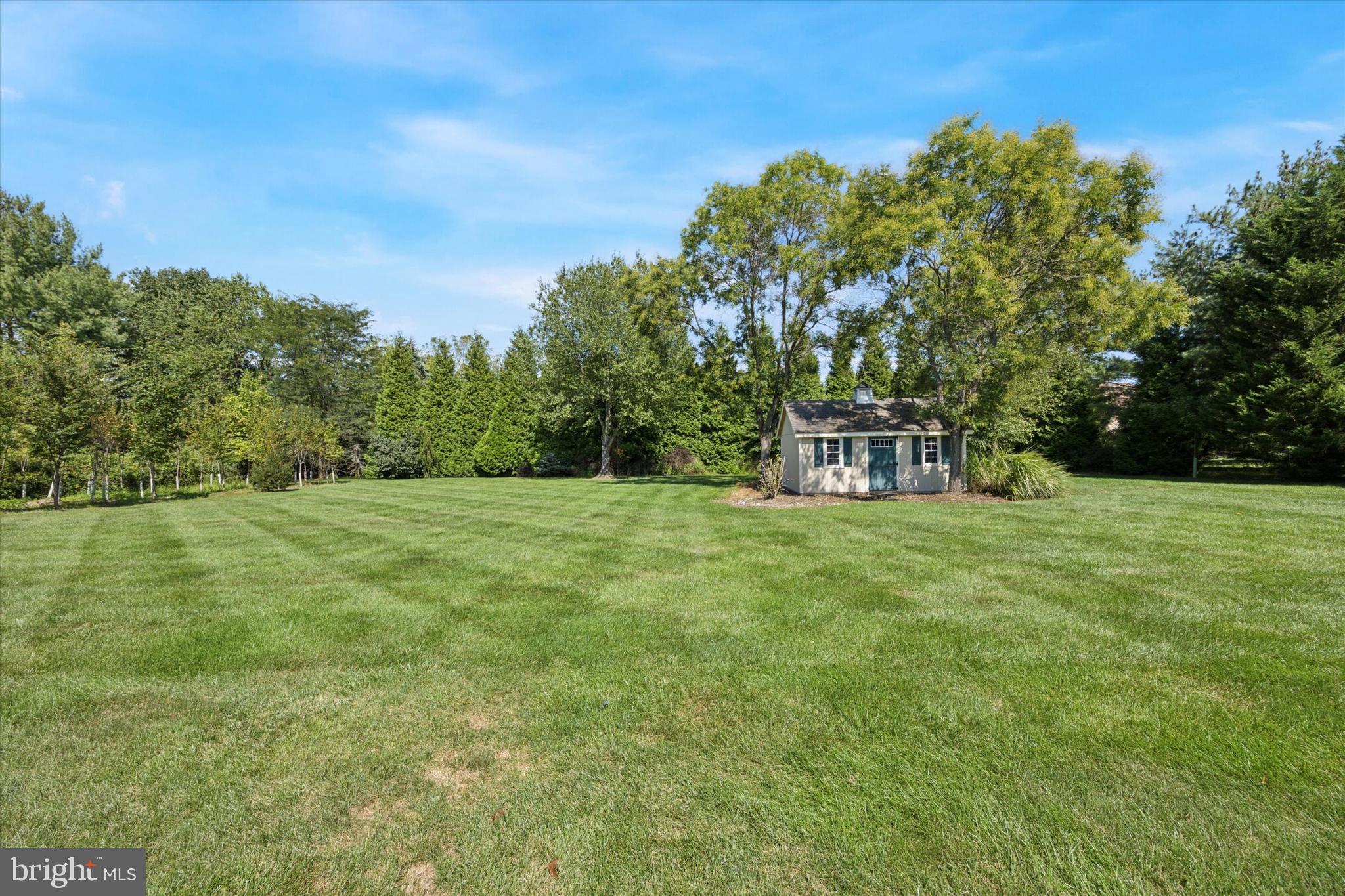 HILLCREST MDWS - Residential