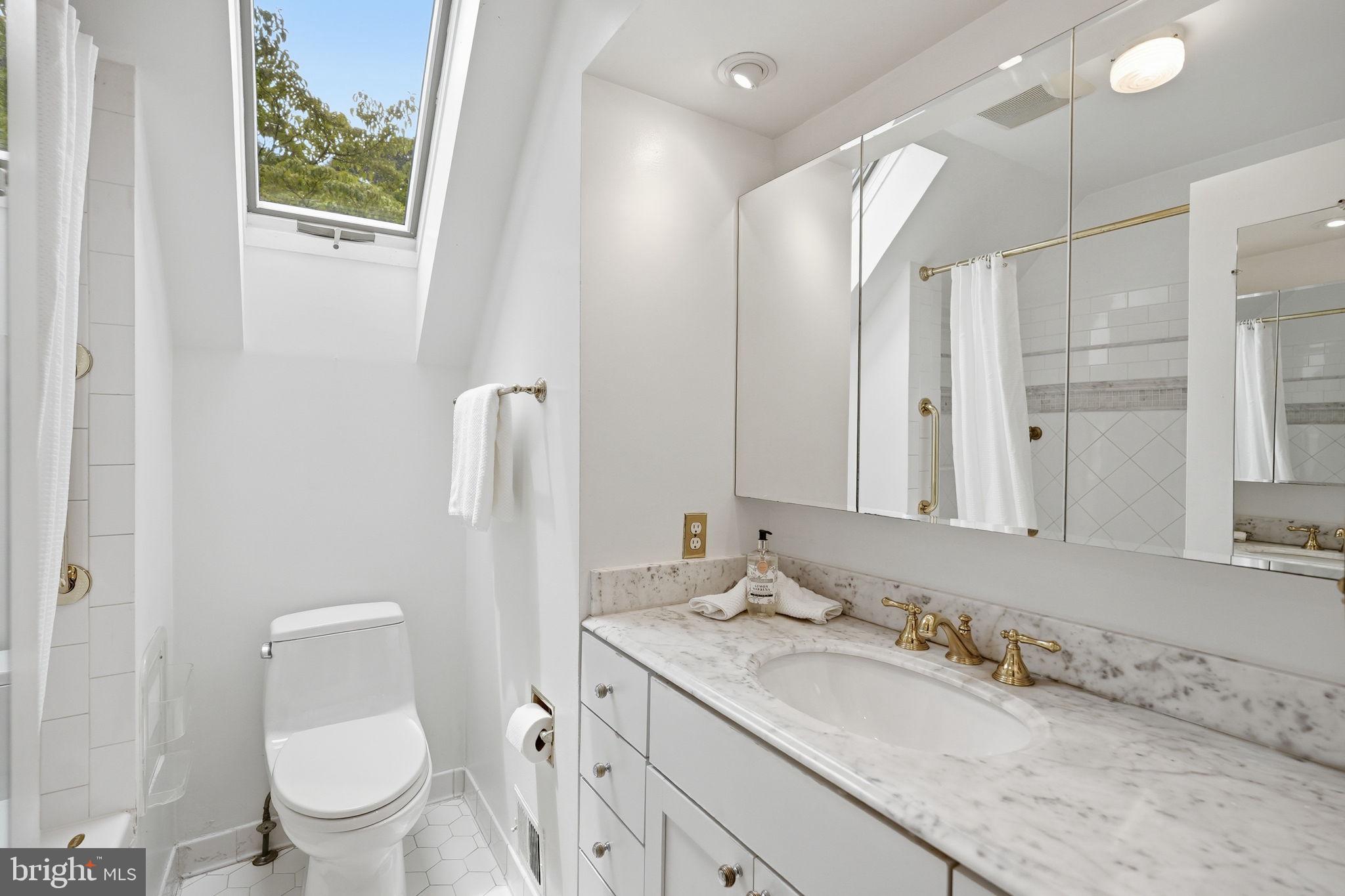 POTOMAC OUTSIDE - Residential