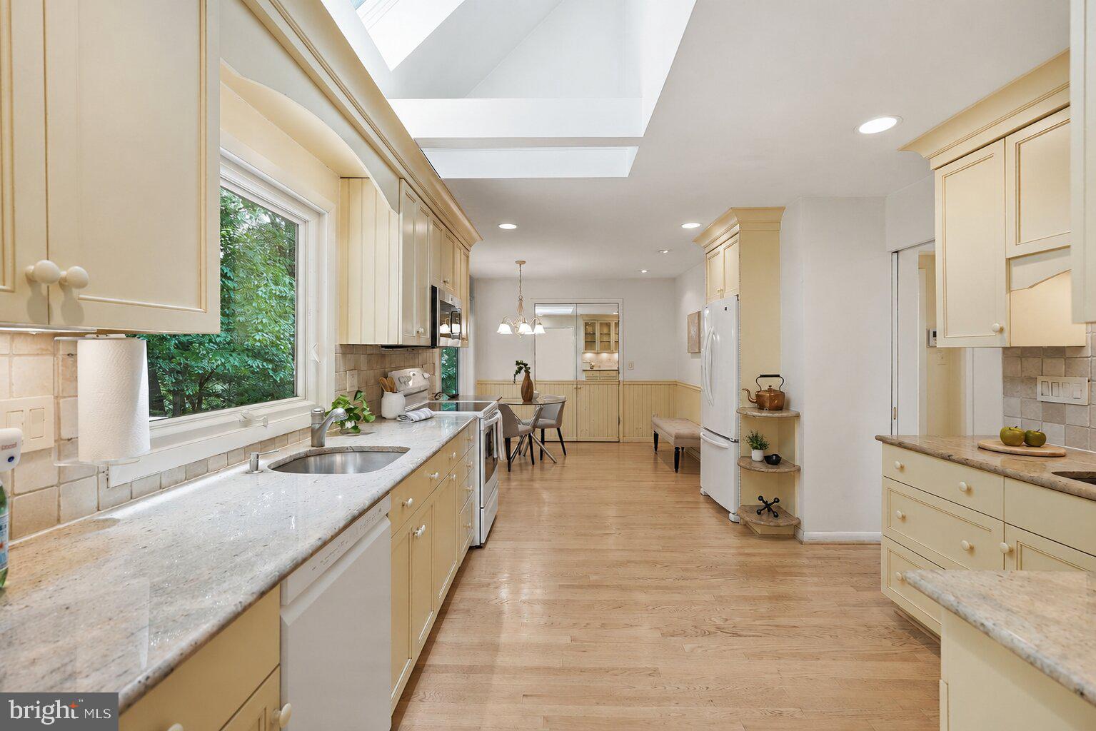 POTOMAC OUTSIDE - Residential