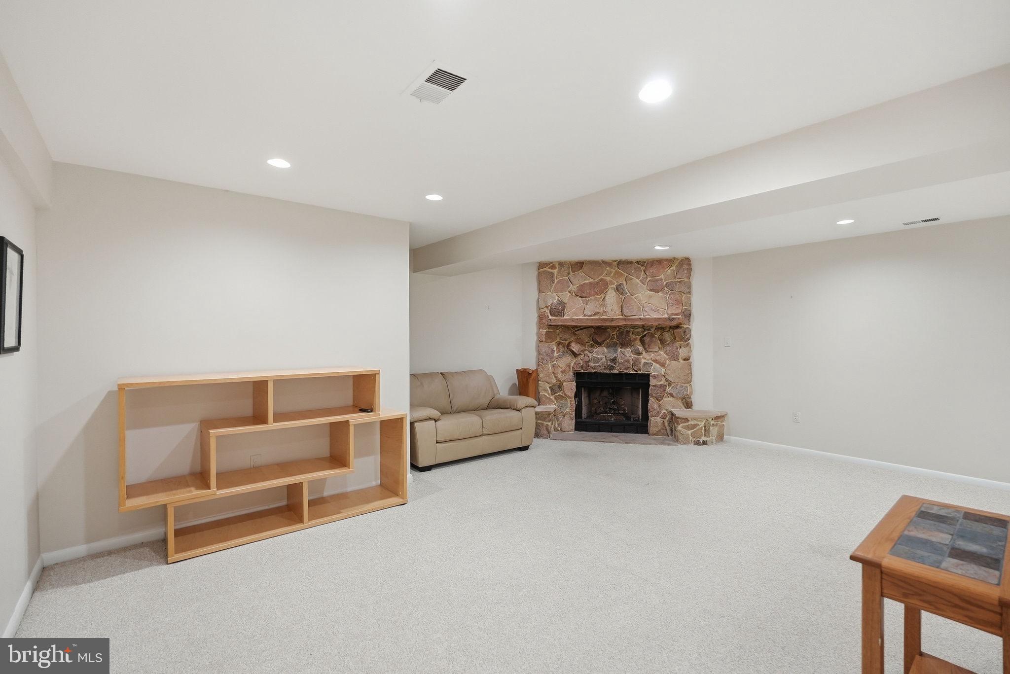 POTOMAC OUTSIDE - Residential