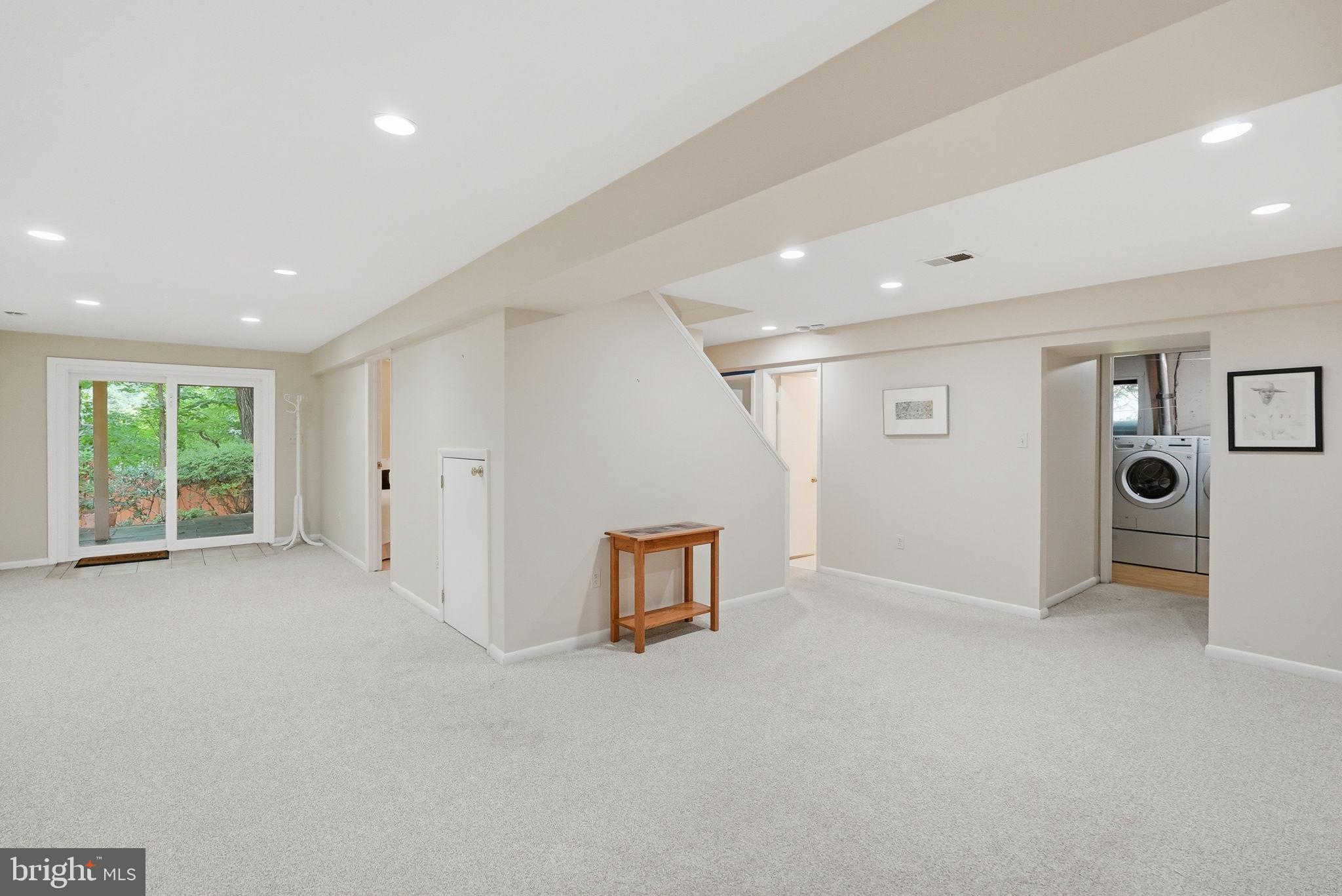POTOMAC OUTSIDE - Residential