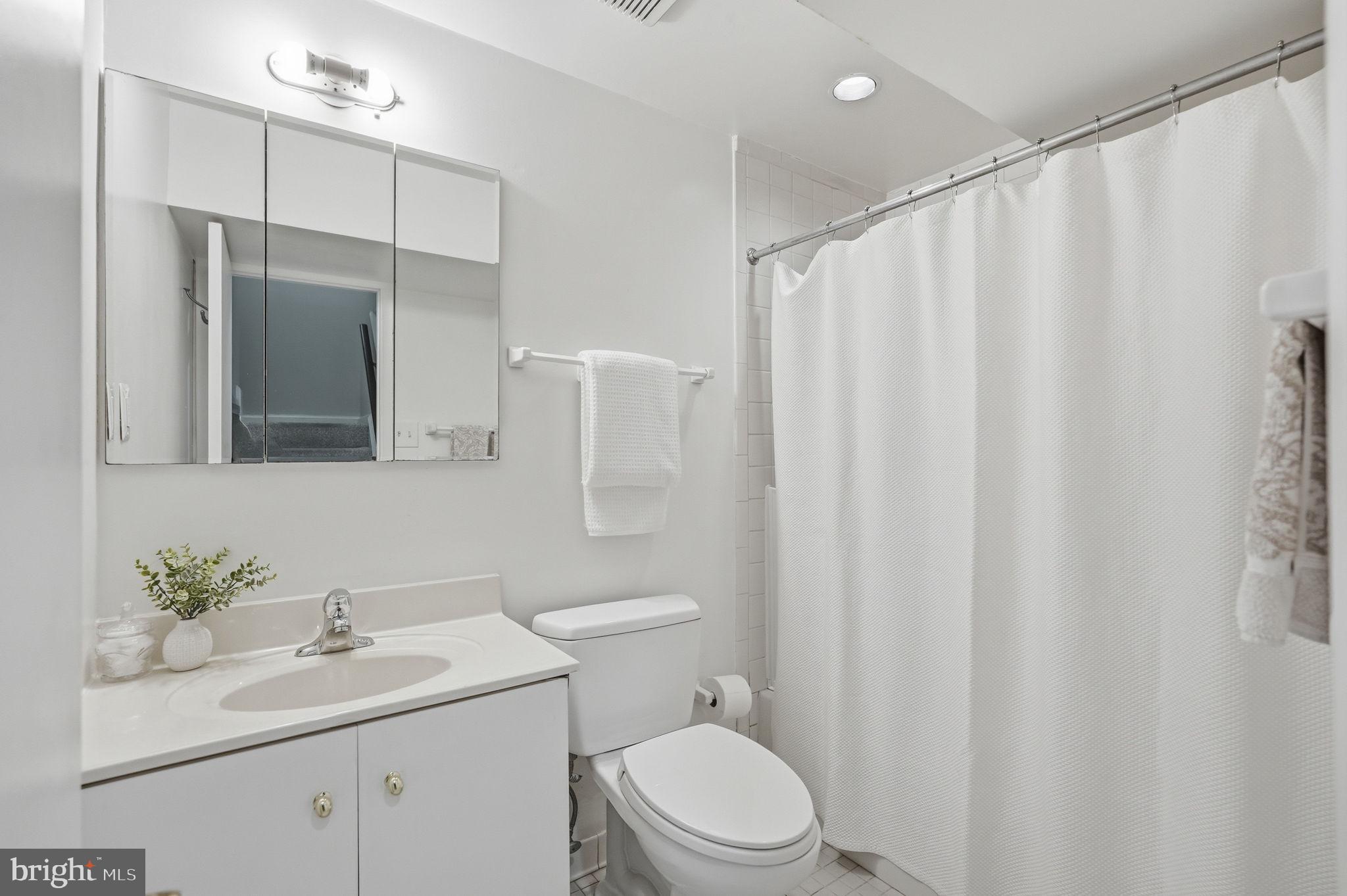 POTOMAC OUTSIDE - Residential