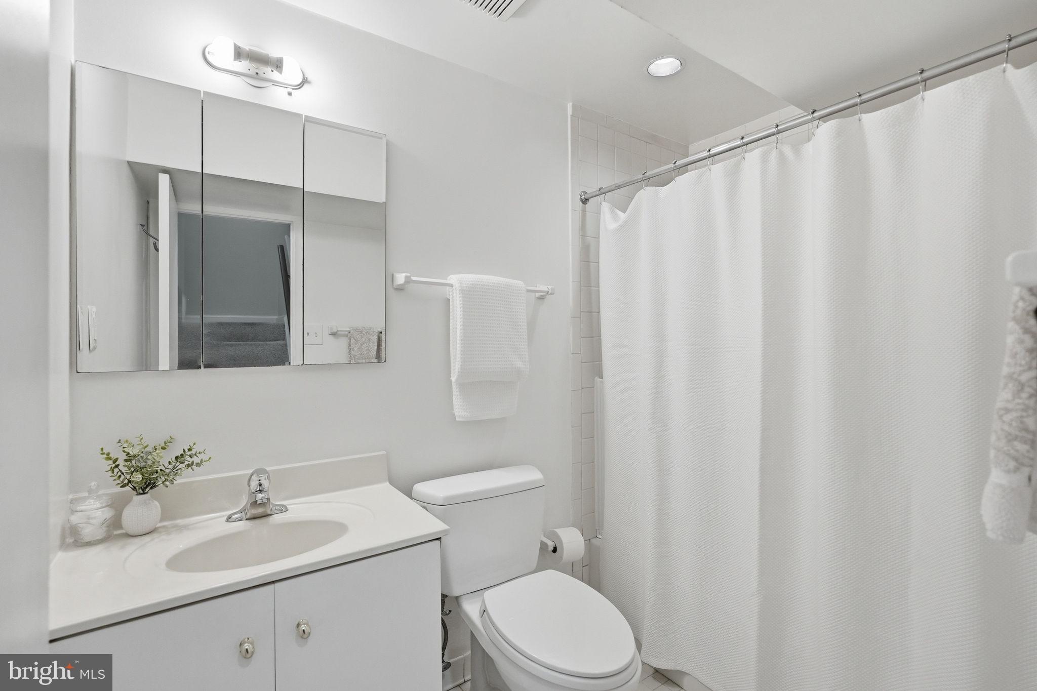 POTOMAC OUTSIDE - Residential