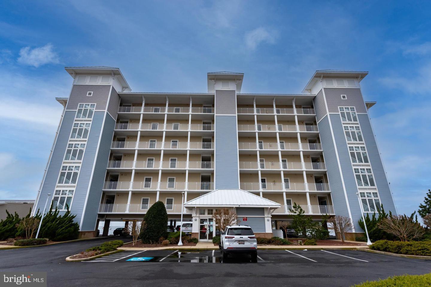 HARBOUR LIGHT CONDOS - Residential