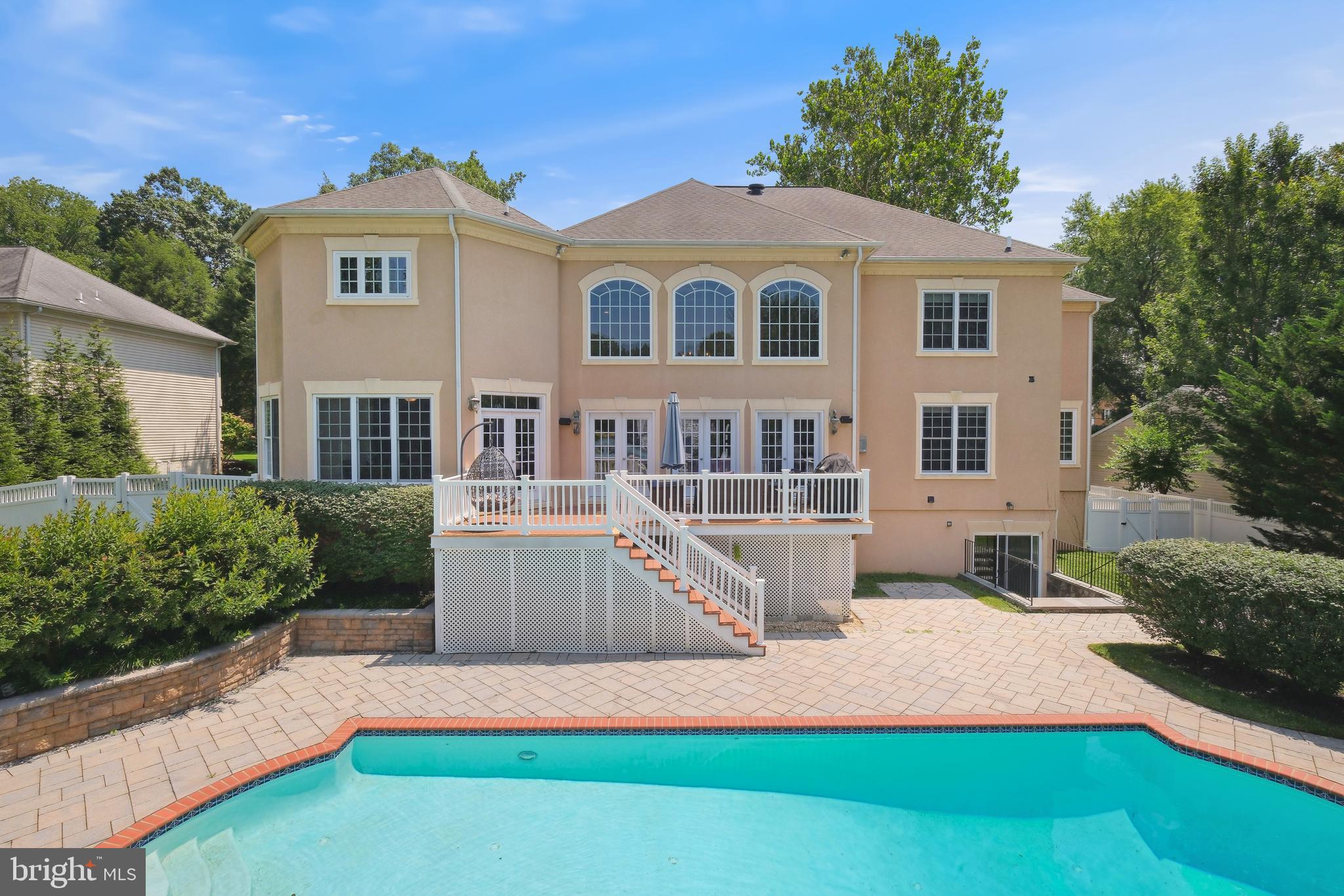 LUXMANOR - Residential