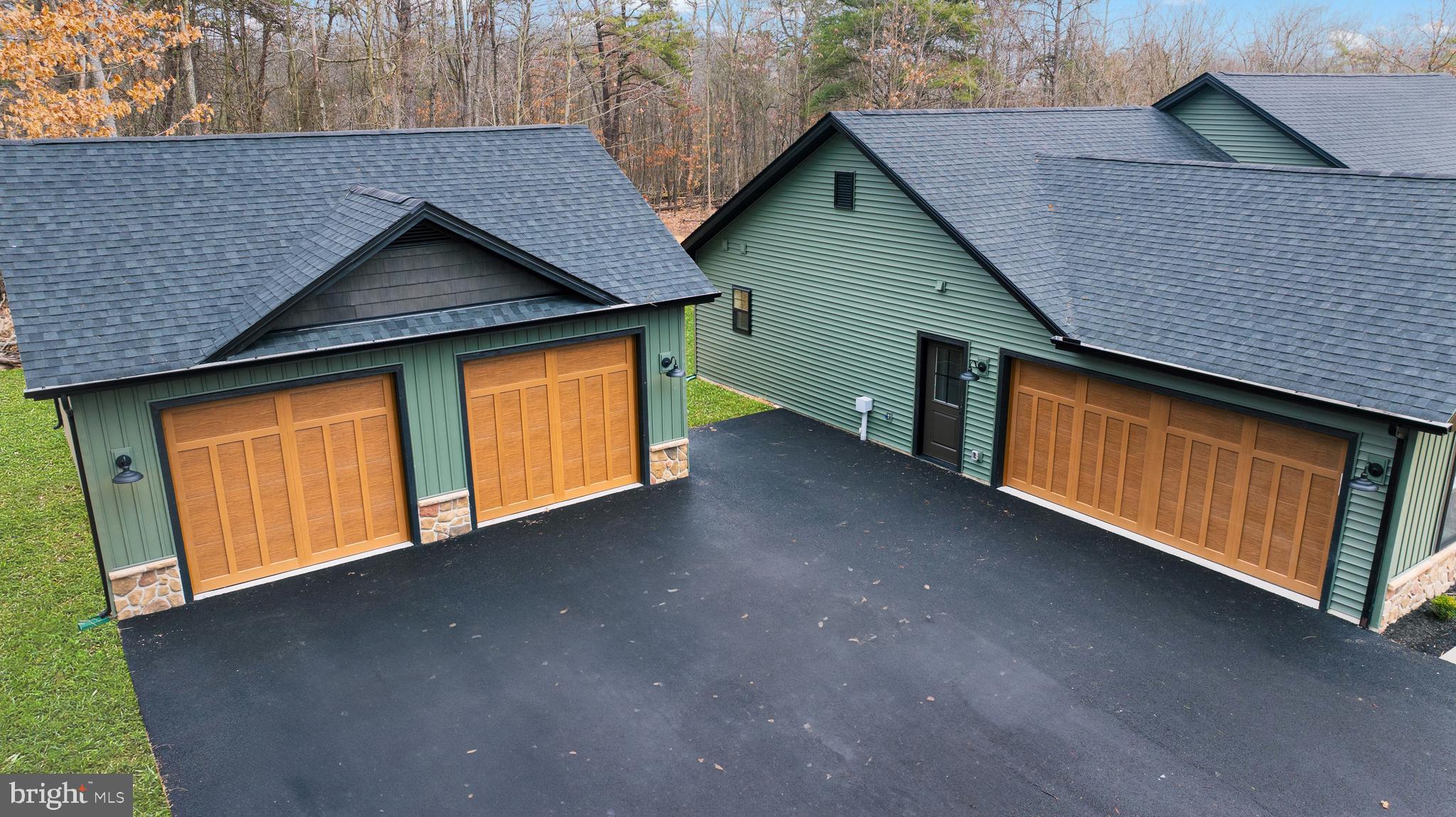 HUNTERS TRACE - Residential