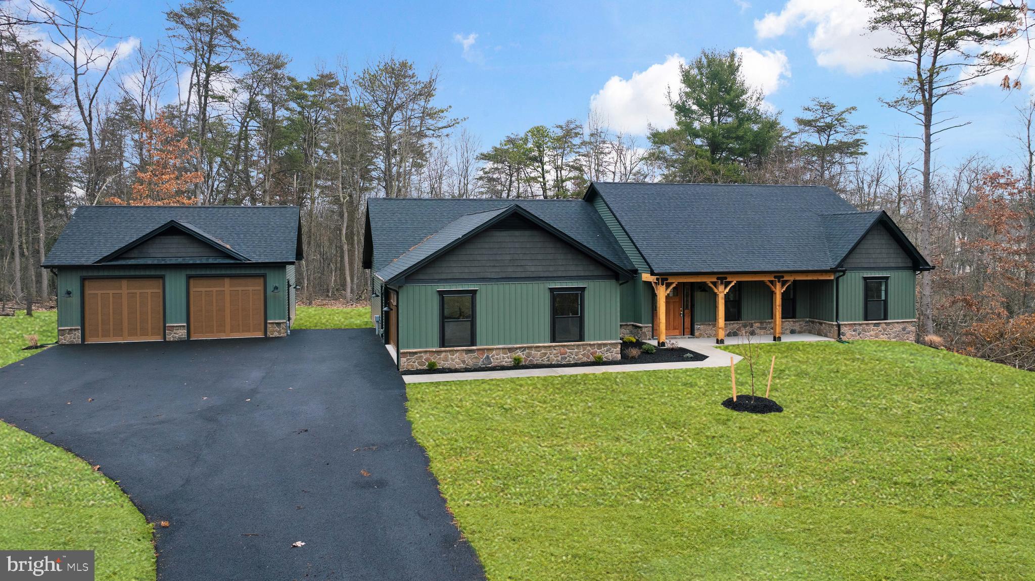 HUNTERS TRACE - Residential