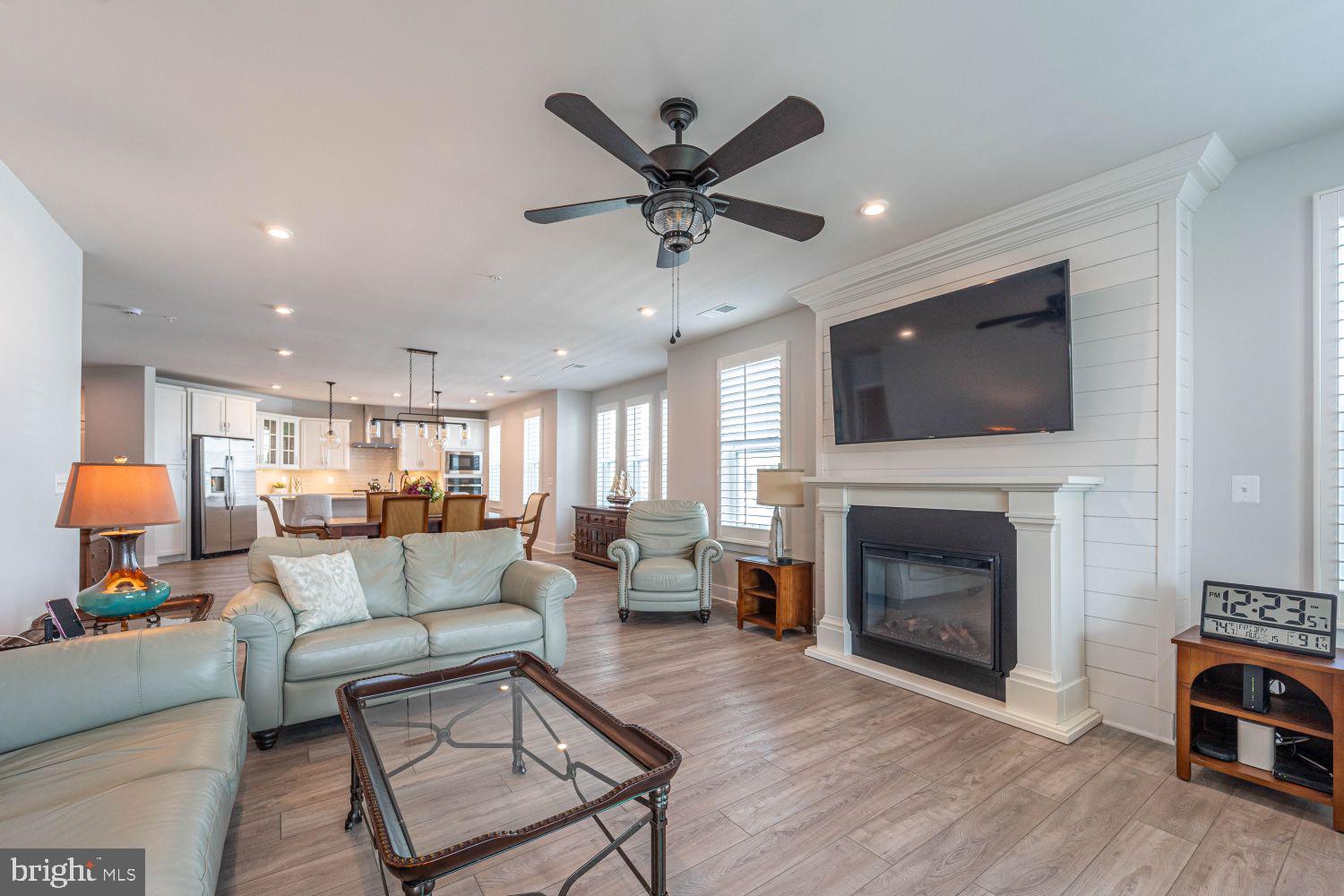 FOUR SEASONS AT KENT ISLAND - Residential