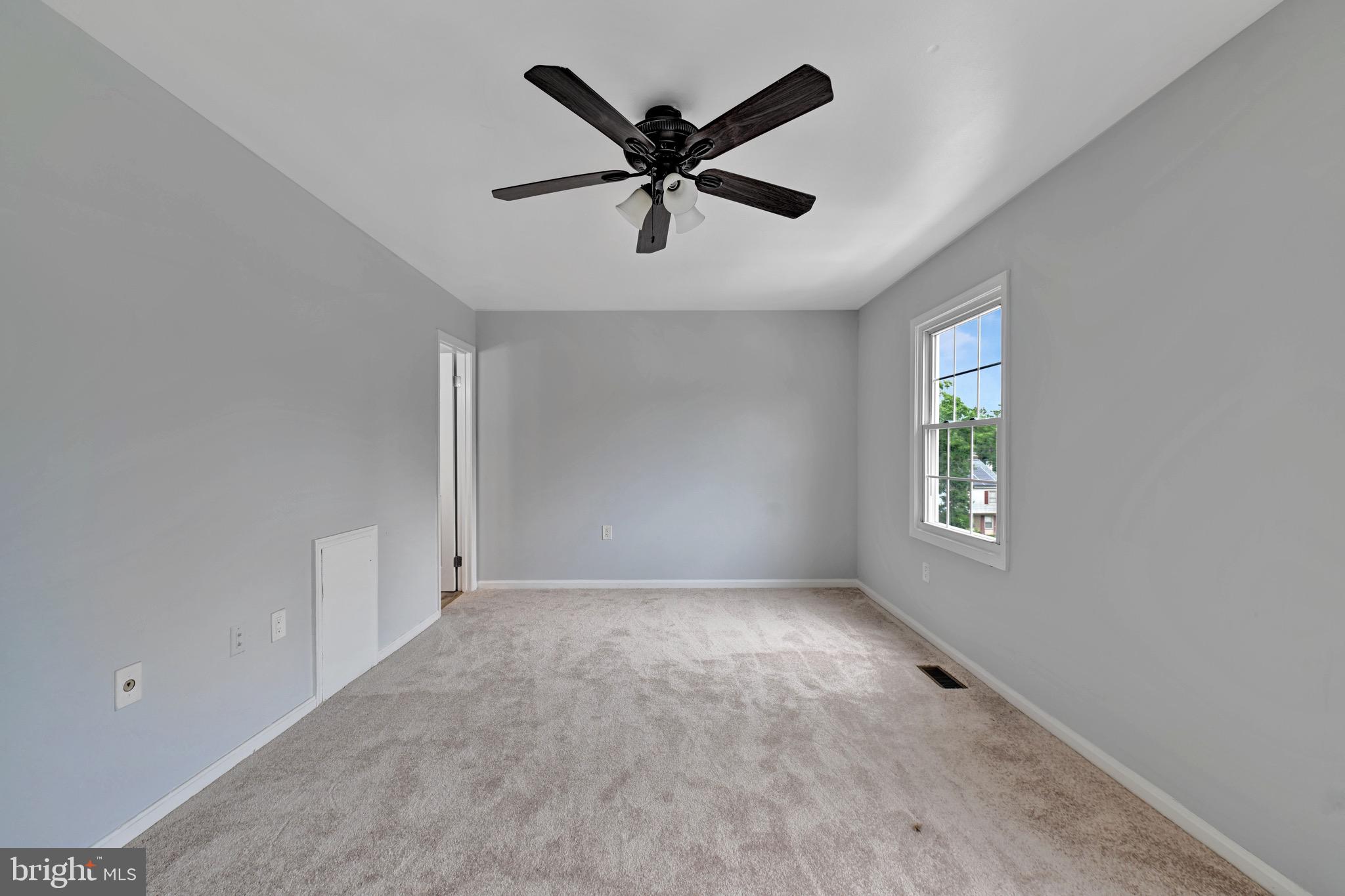 HILLCREST TOWNE - Residential