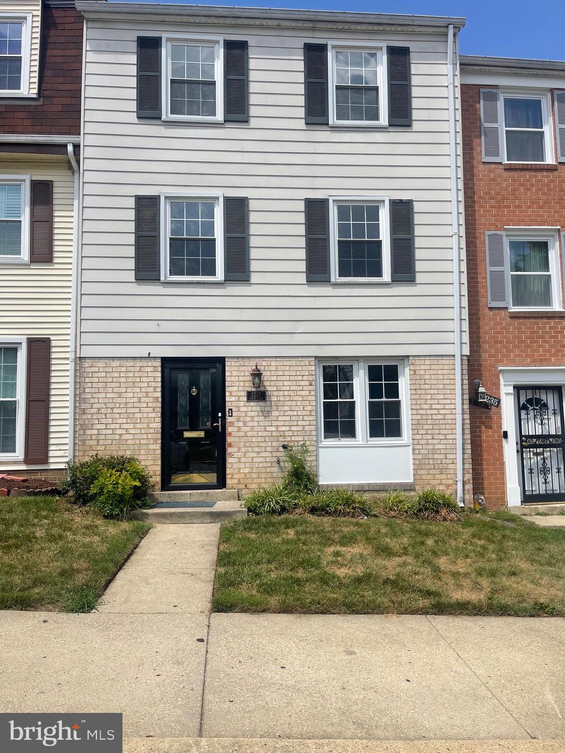 HILLCREST TOWNE - Residential