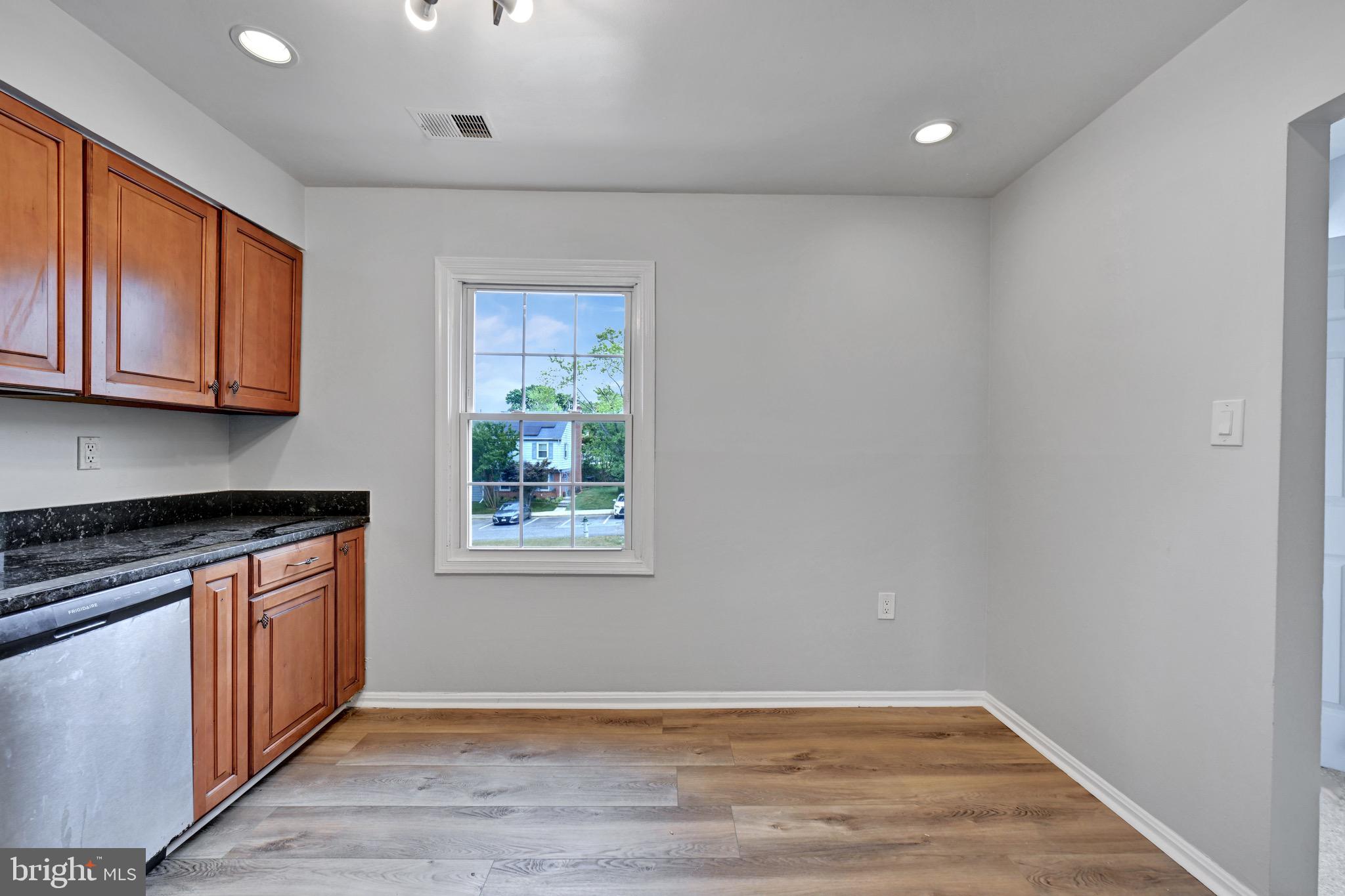 HILLCREST TOWNE - Residential