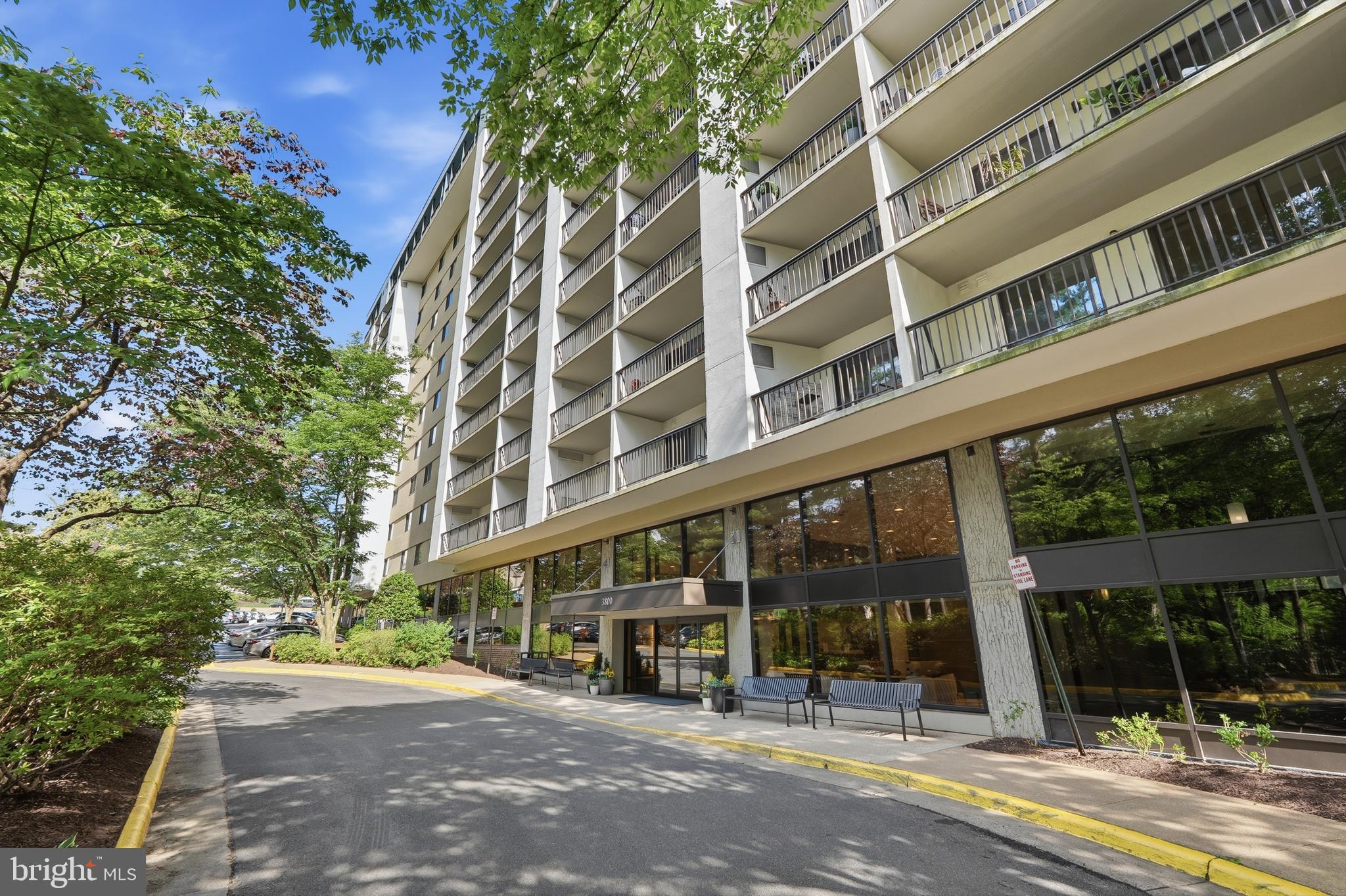 LAKESIDE PLAZA - Residential