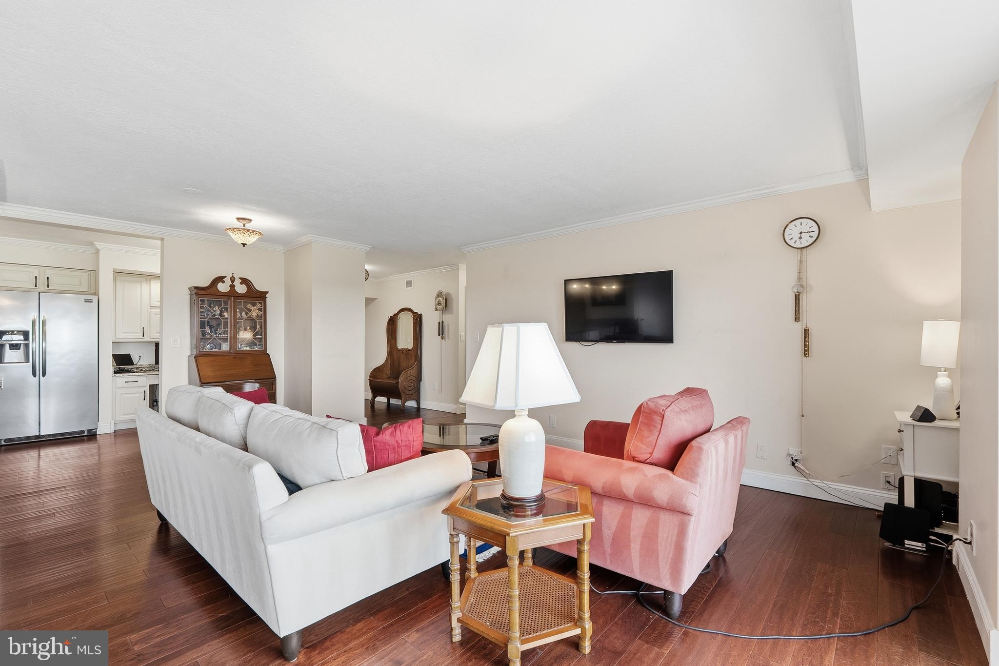 LAKESIDE PLAZA - Residential