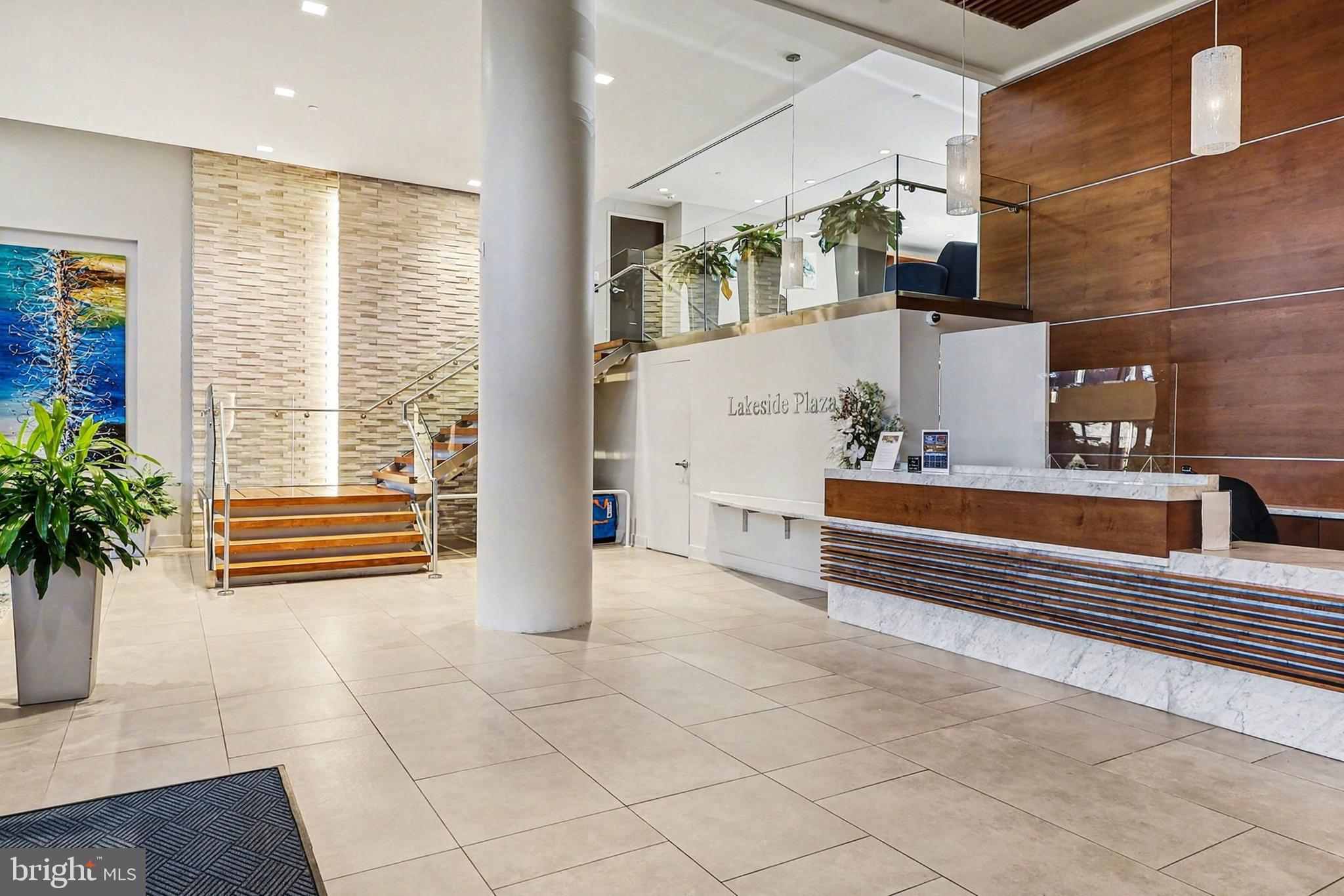LAKESIDE PLAZA - Residential