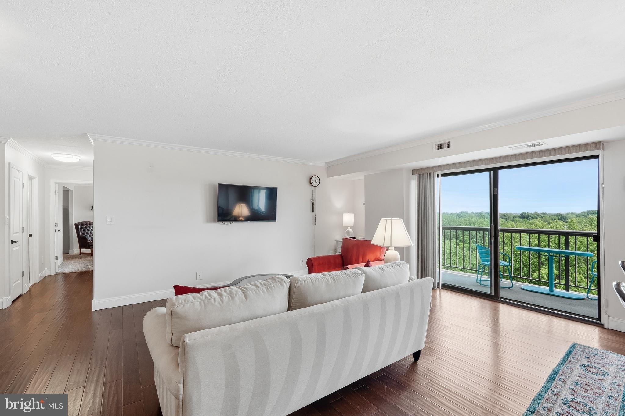 LAKESIDE PLAZA - Residential