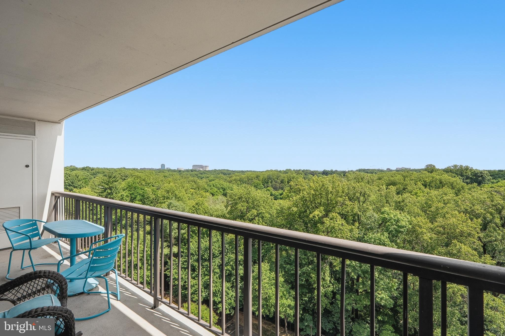 LAKESIDE PLAZA - Residential