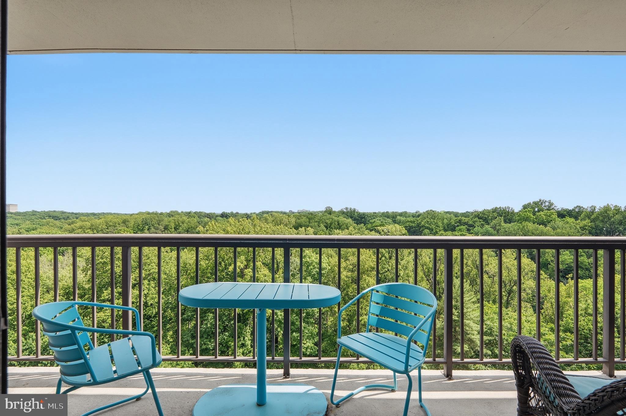 LAKESIDE PLAZA - Residential