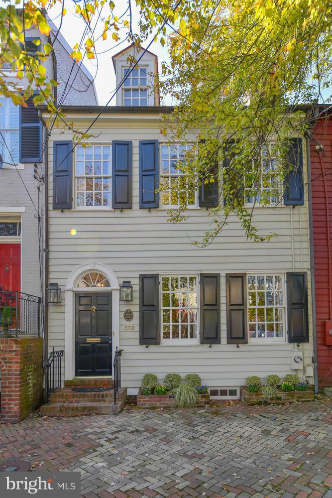 Rare property steeped in history, yet fits the lifestyle of the modern urban dweller! Extensive renovations. Open gourmet KIT adjacent FR w/radiant heat floors. Gracious DR & LR. 3BR w/updated en-suite baths. MB w/walk-in closet & luxury bath. Basement w/12ft ceilings, rec room, office & full bath doubles as au-pair suite option. Lovely garden & patio! 2 parking spaces. 2 blocks to King St.