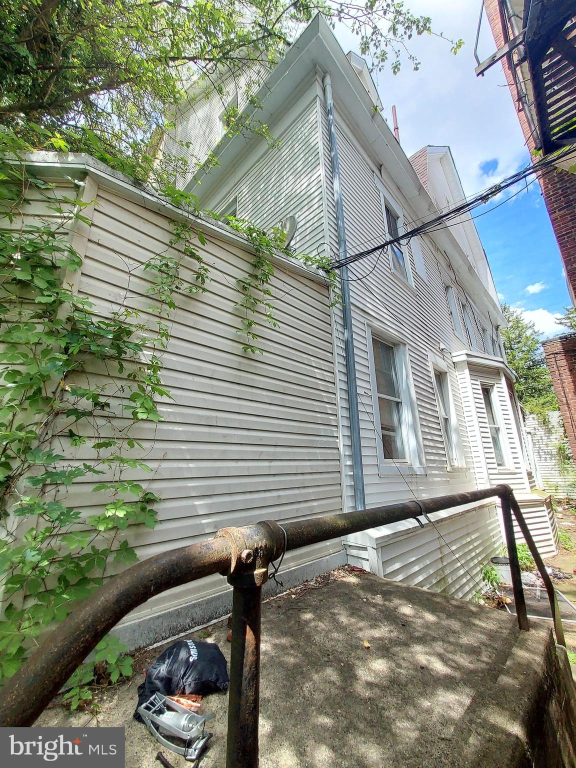 GERMANTOWN (WEST) - Commercial Sale