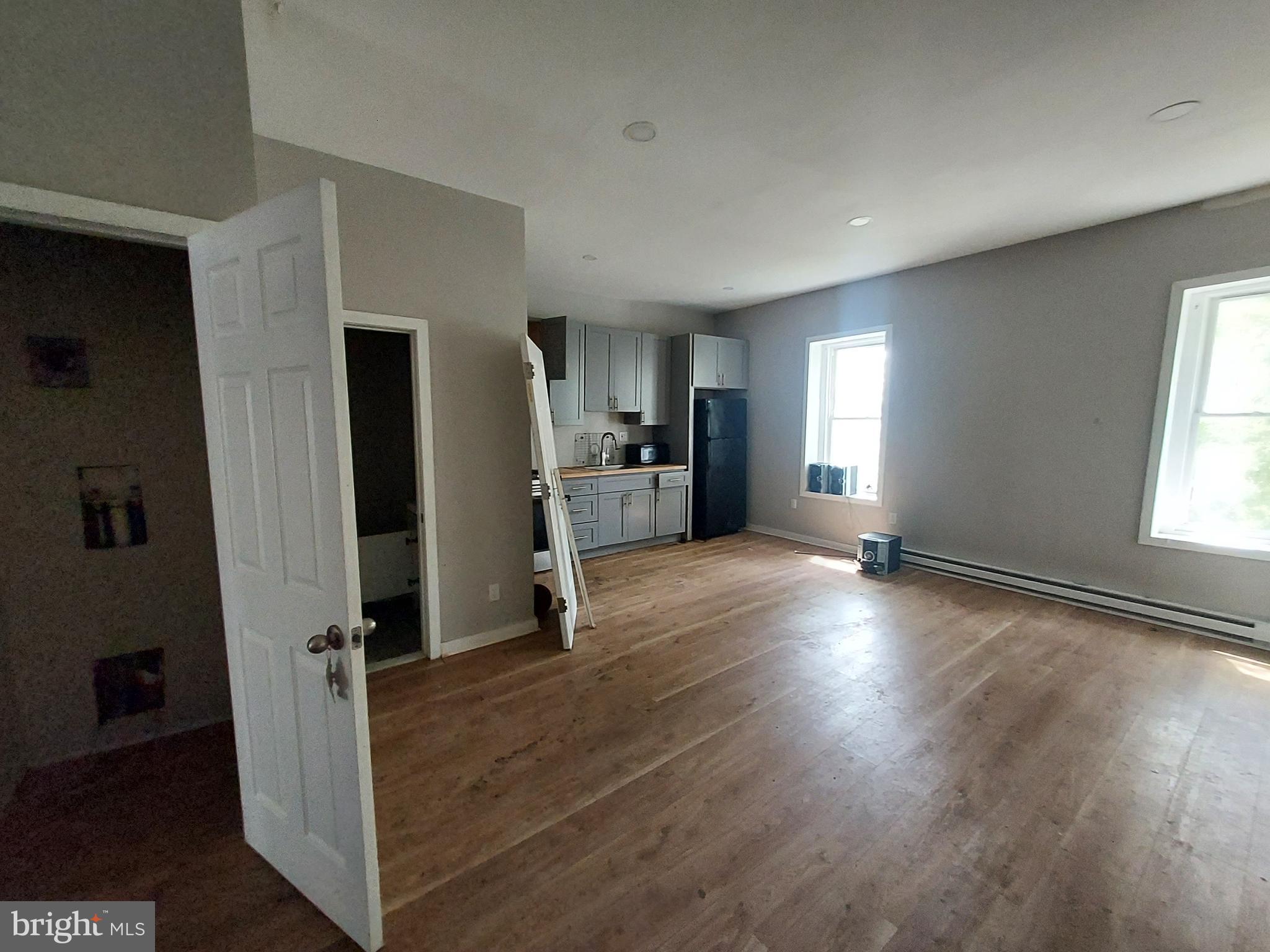 GERMANTOWN (WEST) - Commercial Sale