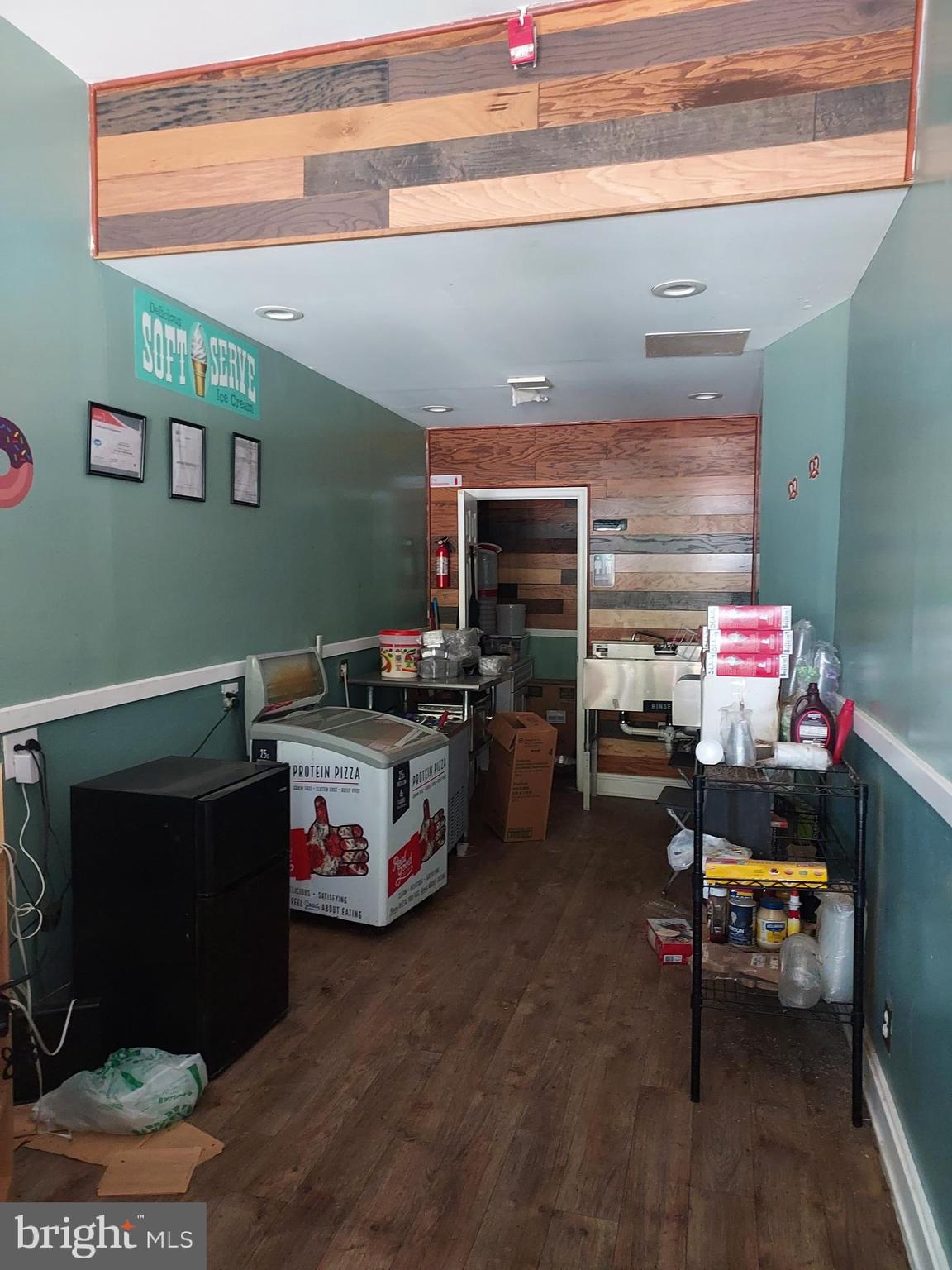 GERMANTOWN (WEST) - Commercial Sale