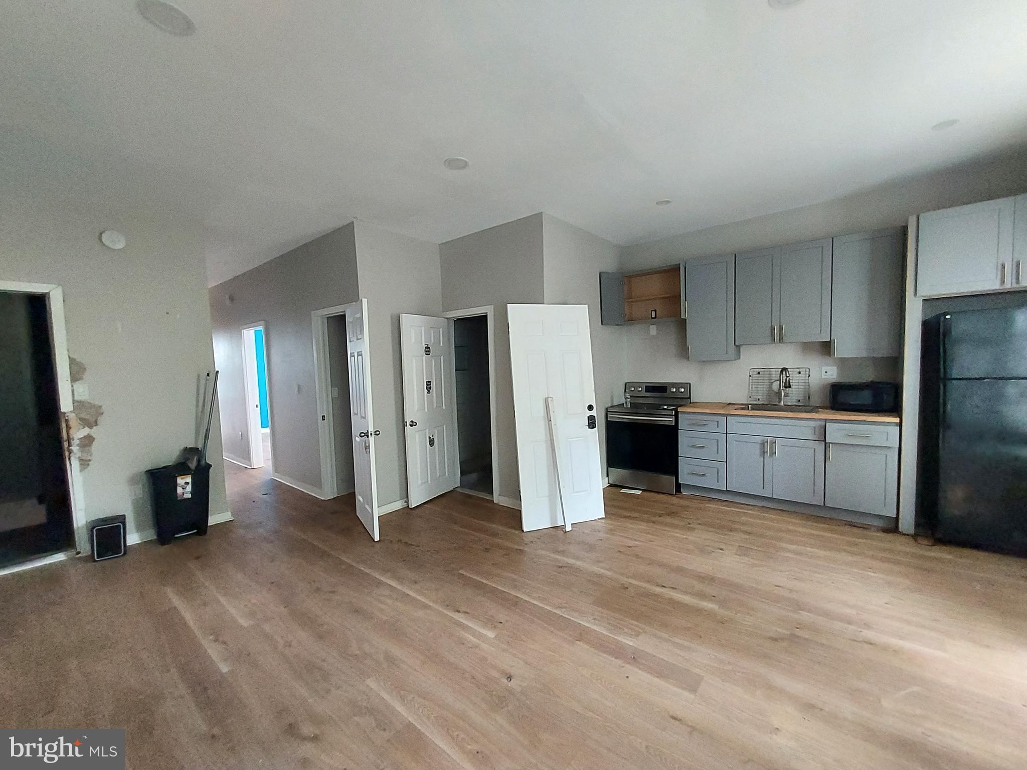 GERMANTOWN (WEST) - Commercial Sale