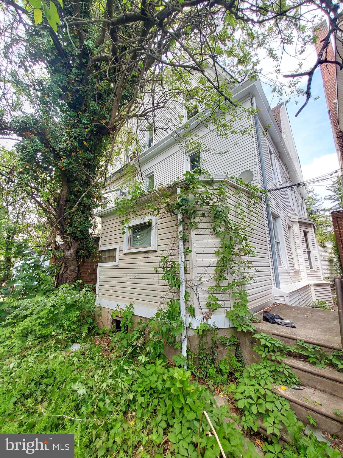 GERMANTOWN (WEST) - Commercial Sale