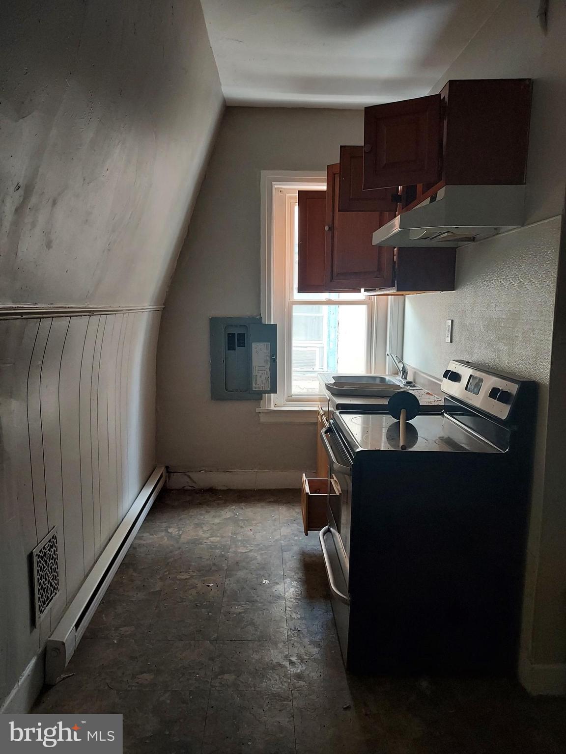 GERMANTOWN (WEST) - Commercial Sale