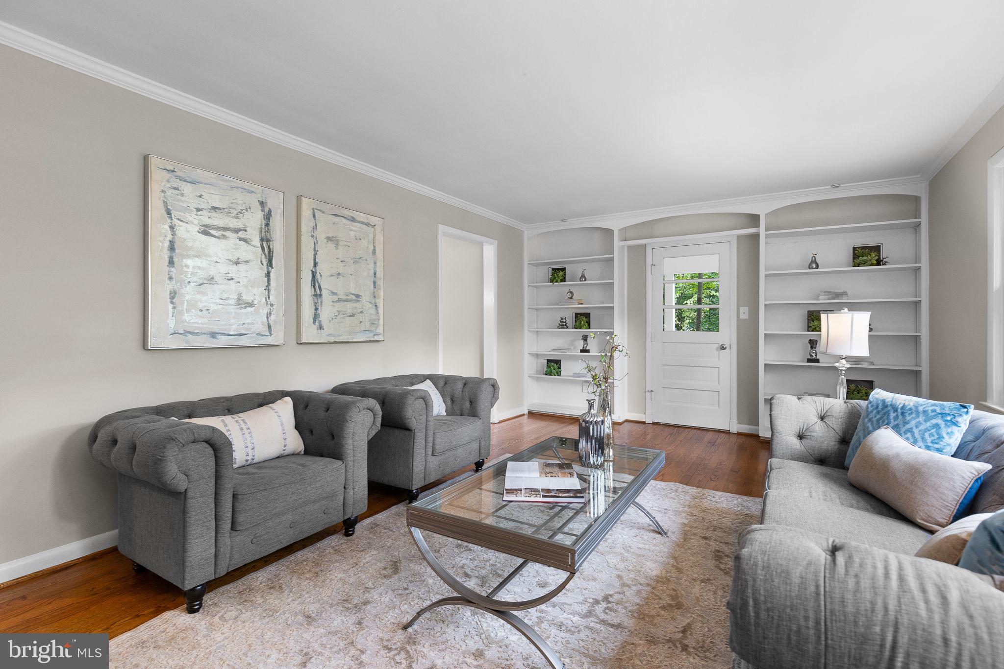 LAKE BARCROFT - Residential