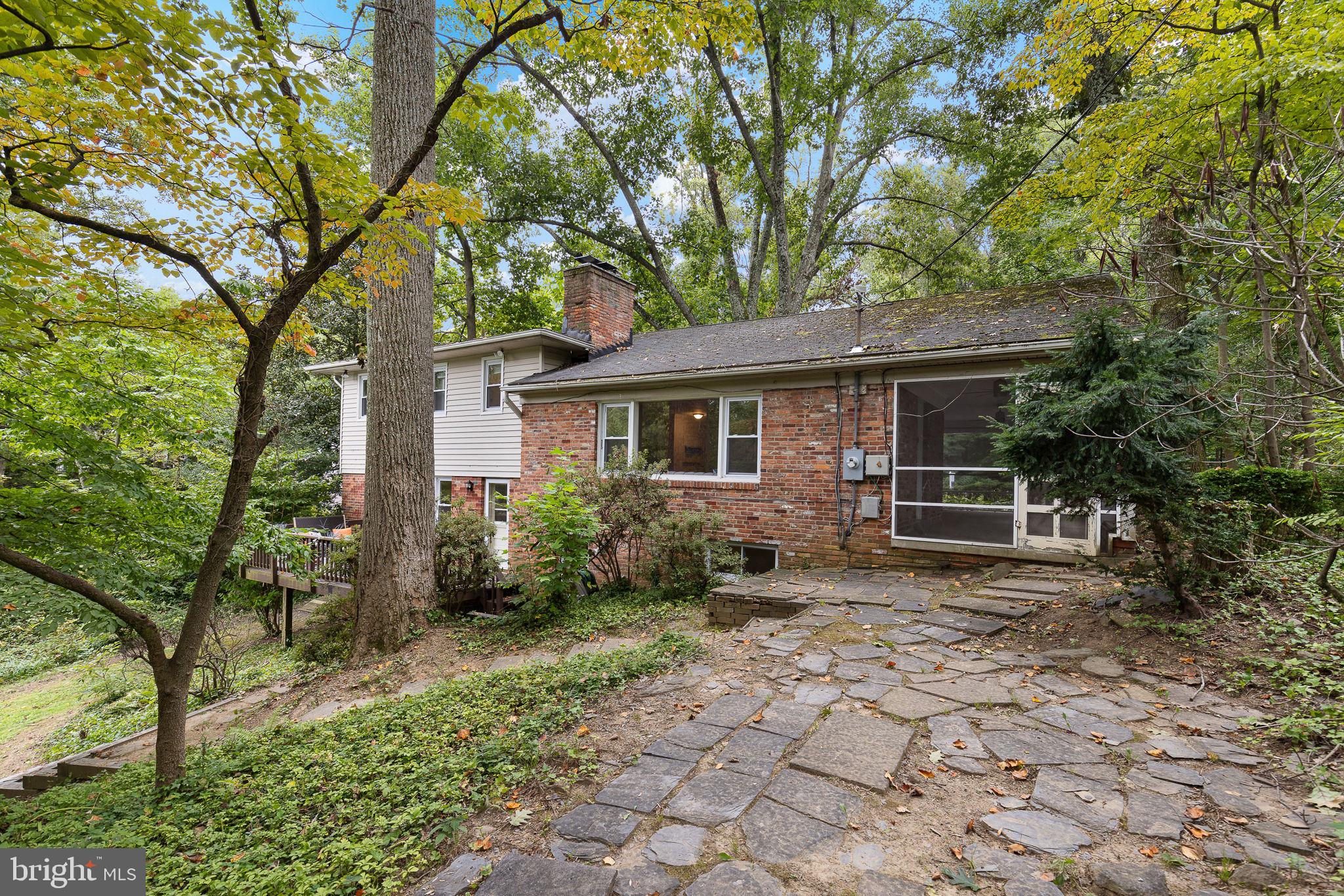 LAKE BARCROFT - Residential