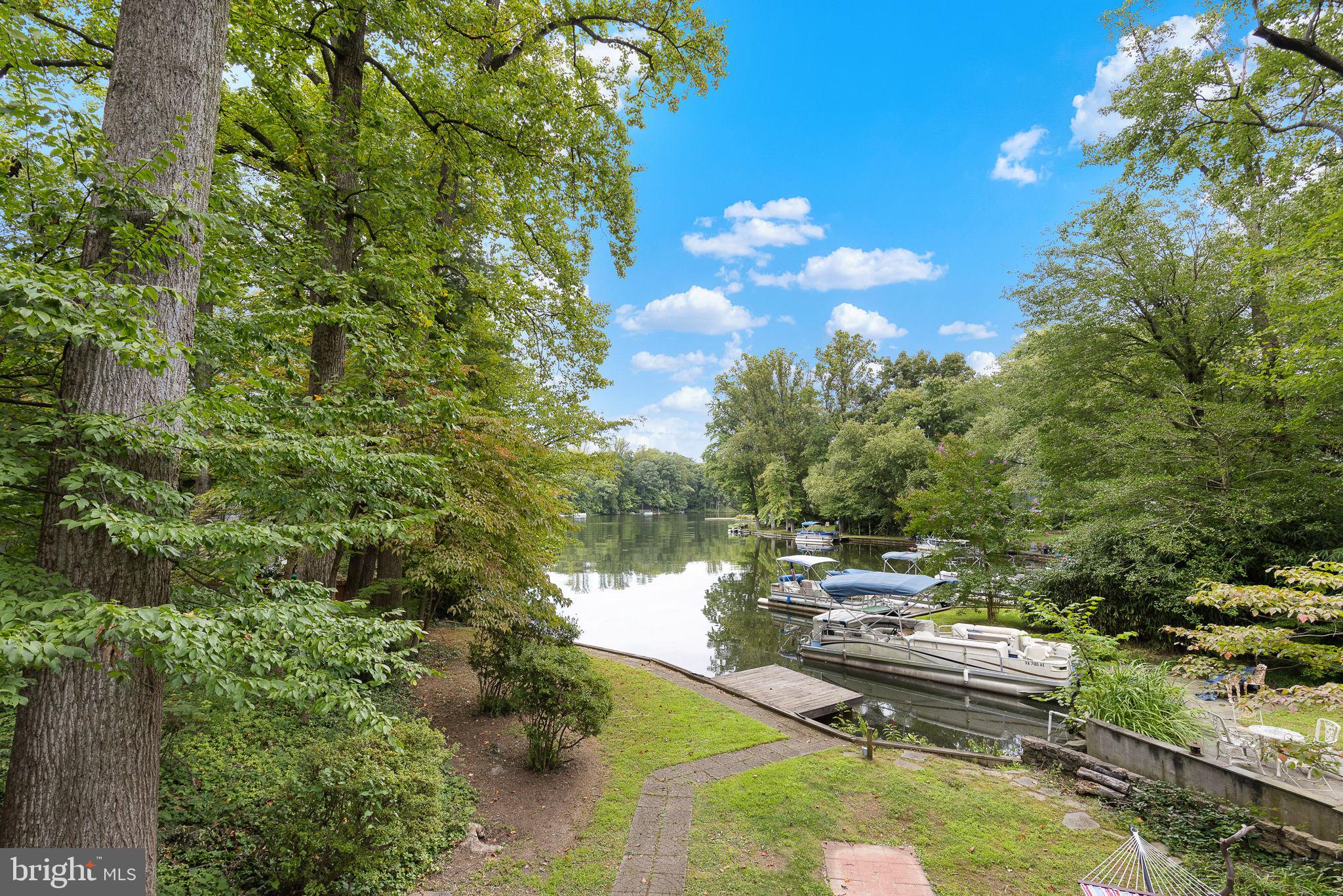 LAKE BARCROFT - Residential