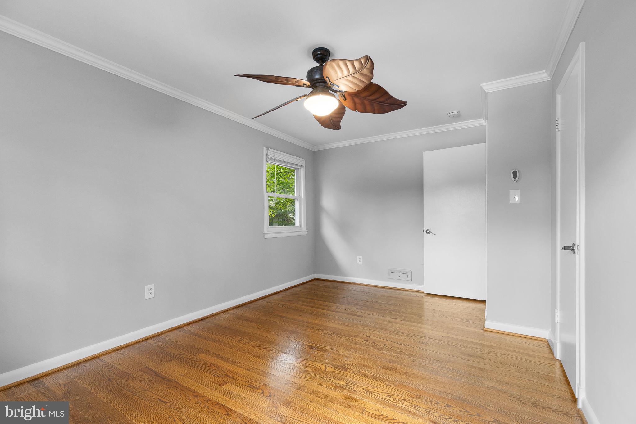 LAKE BARCROFT - Residential