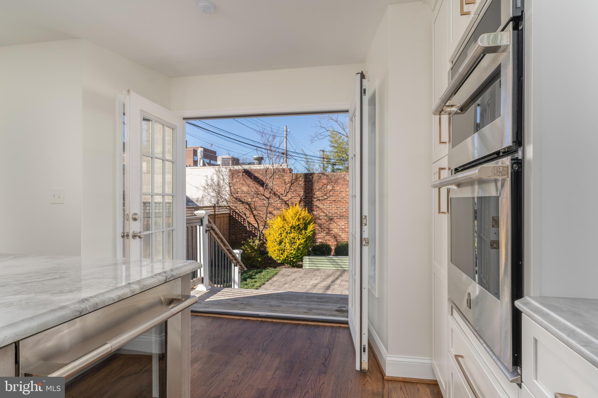OLD TOWN ALEXANDRIA - Residential