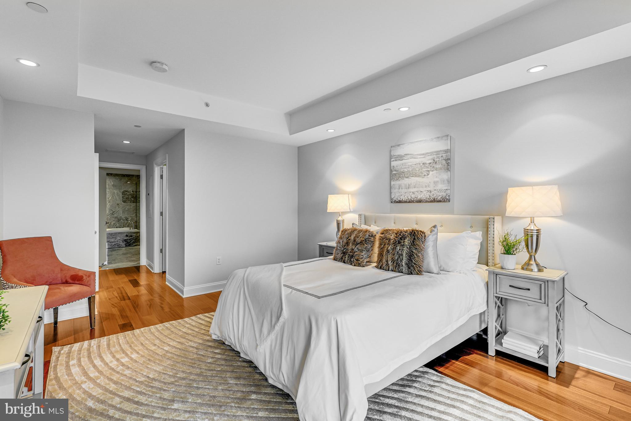 TURNBERRY TOWER - Residential