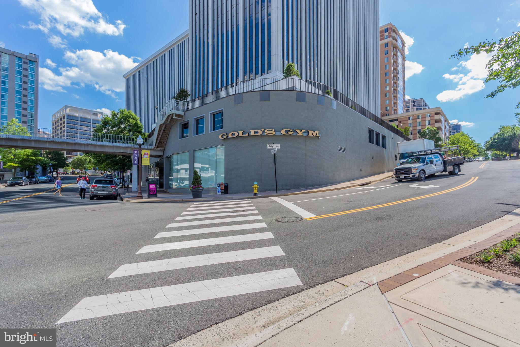 TURNBERRY TOWER - Residential