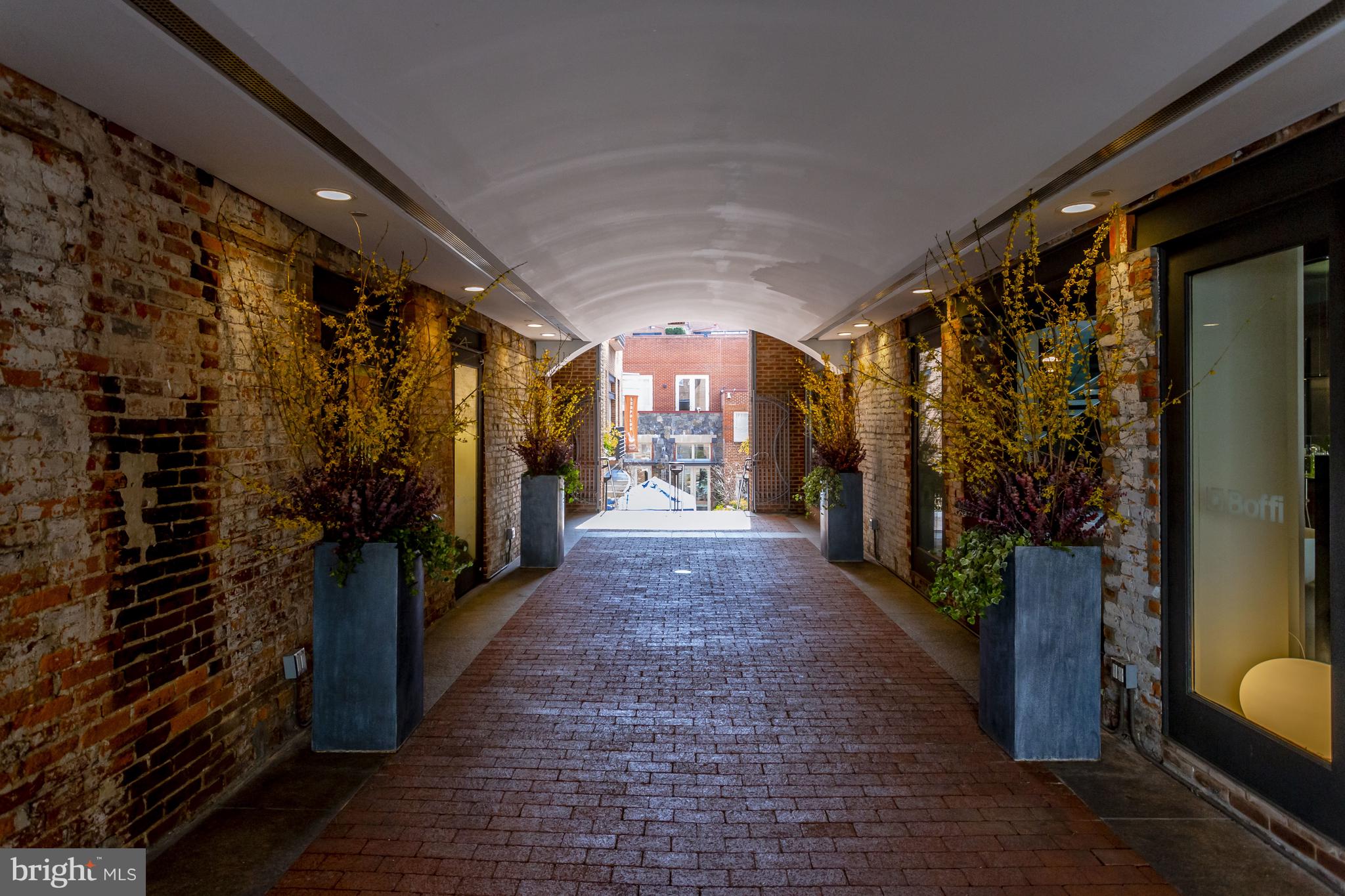 TURNBERRY TOWER - Residential