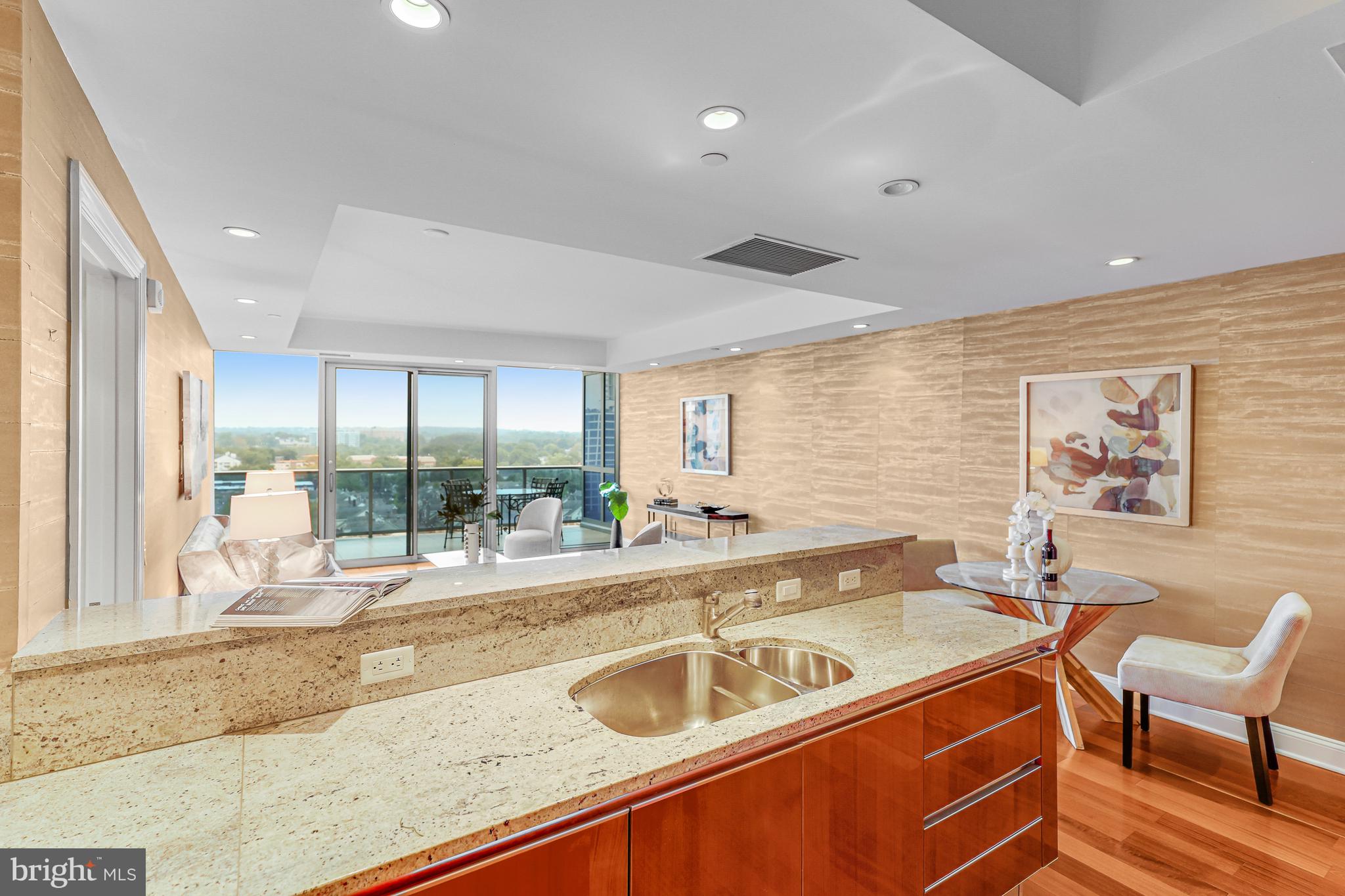 TURNBERRY TOWER - Residential