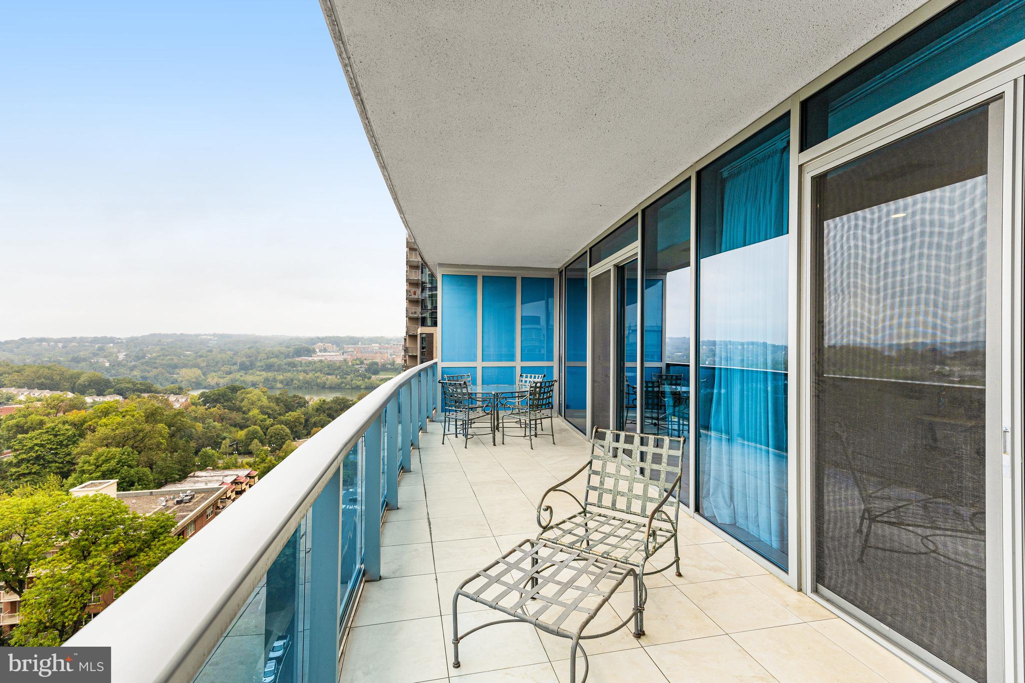 TURNBERRY TOWER - Residential