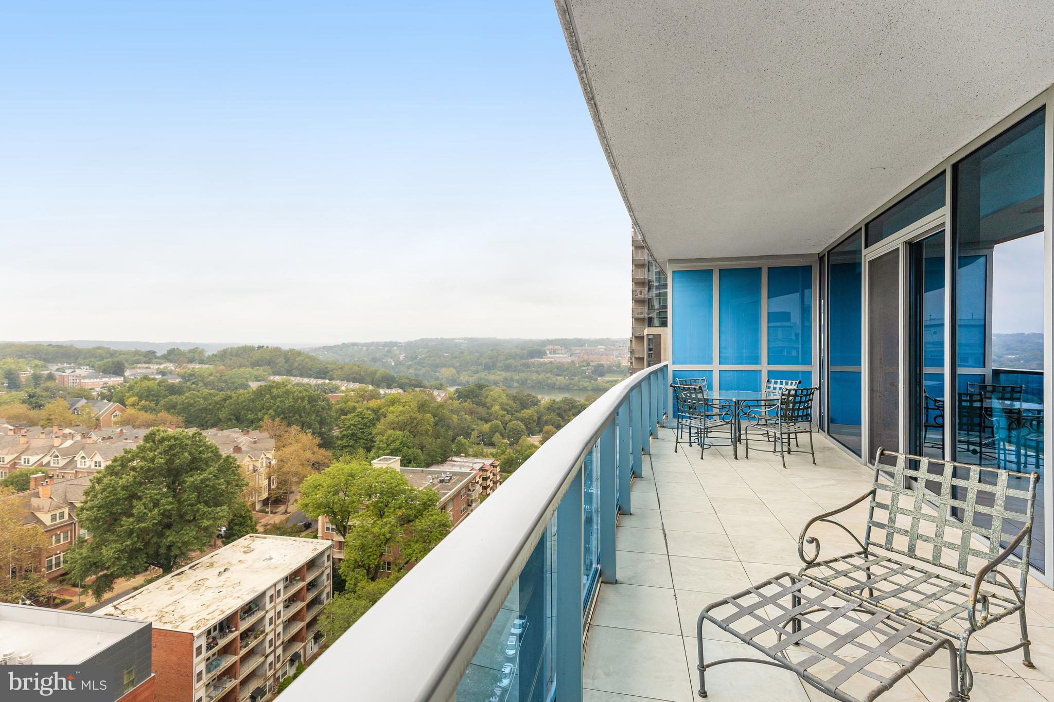 TURNBERRY TOWER - Residential
