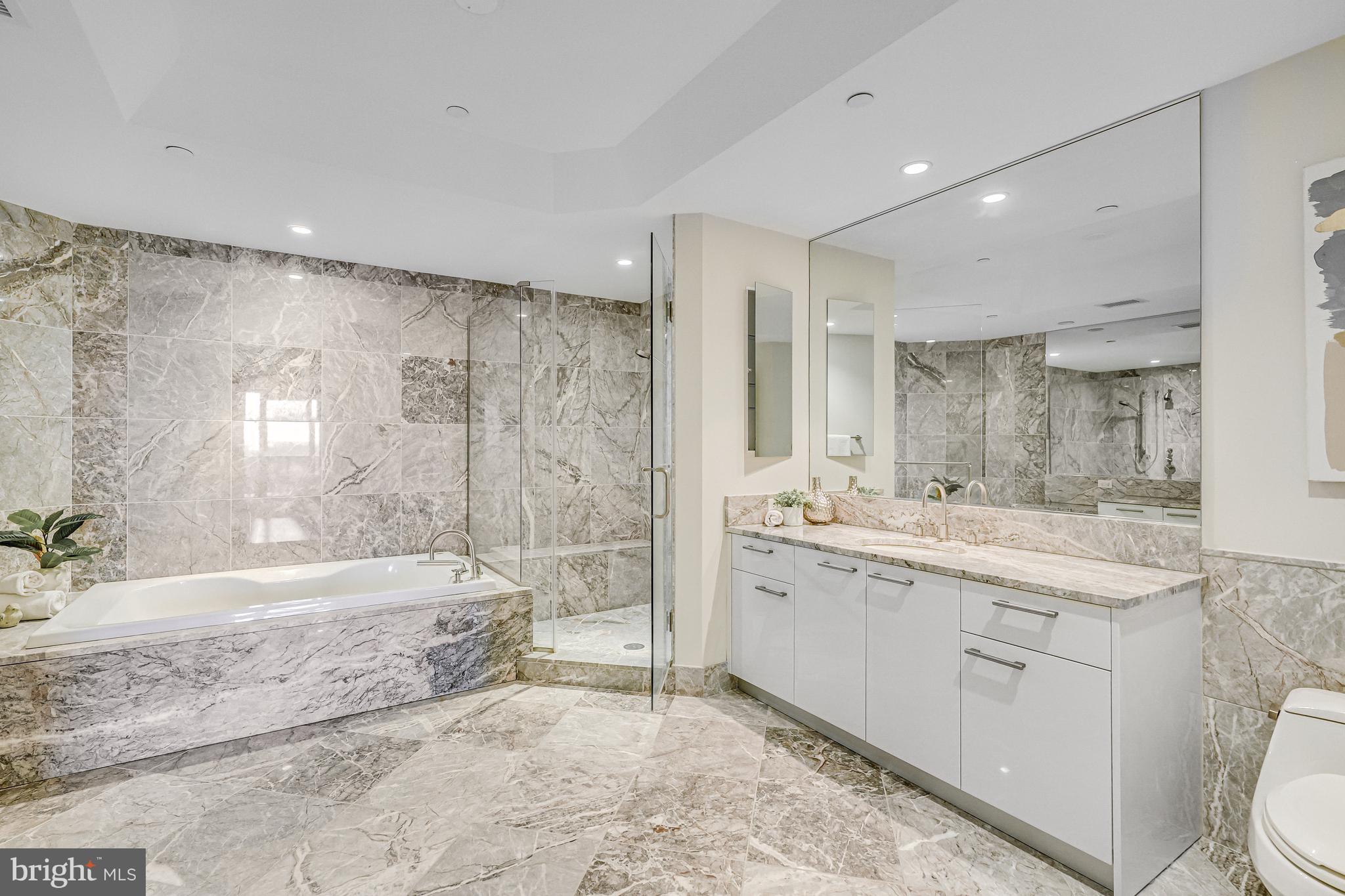 TURNBERRY TOWER - Residential
